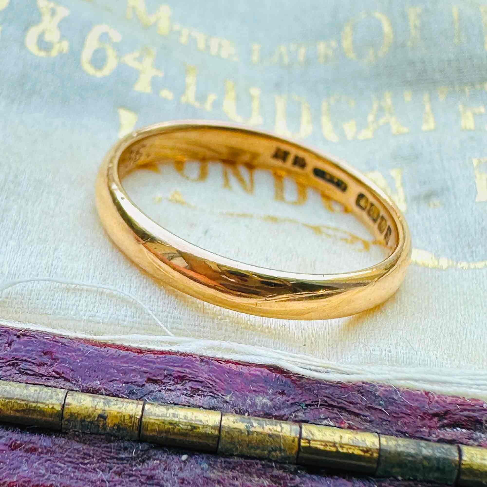 Art Deco 22ct Solid Yellow Gold D-Shaped Wedding Ring displayed in antique box