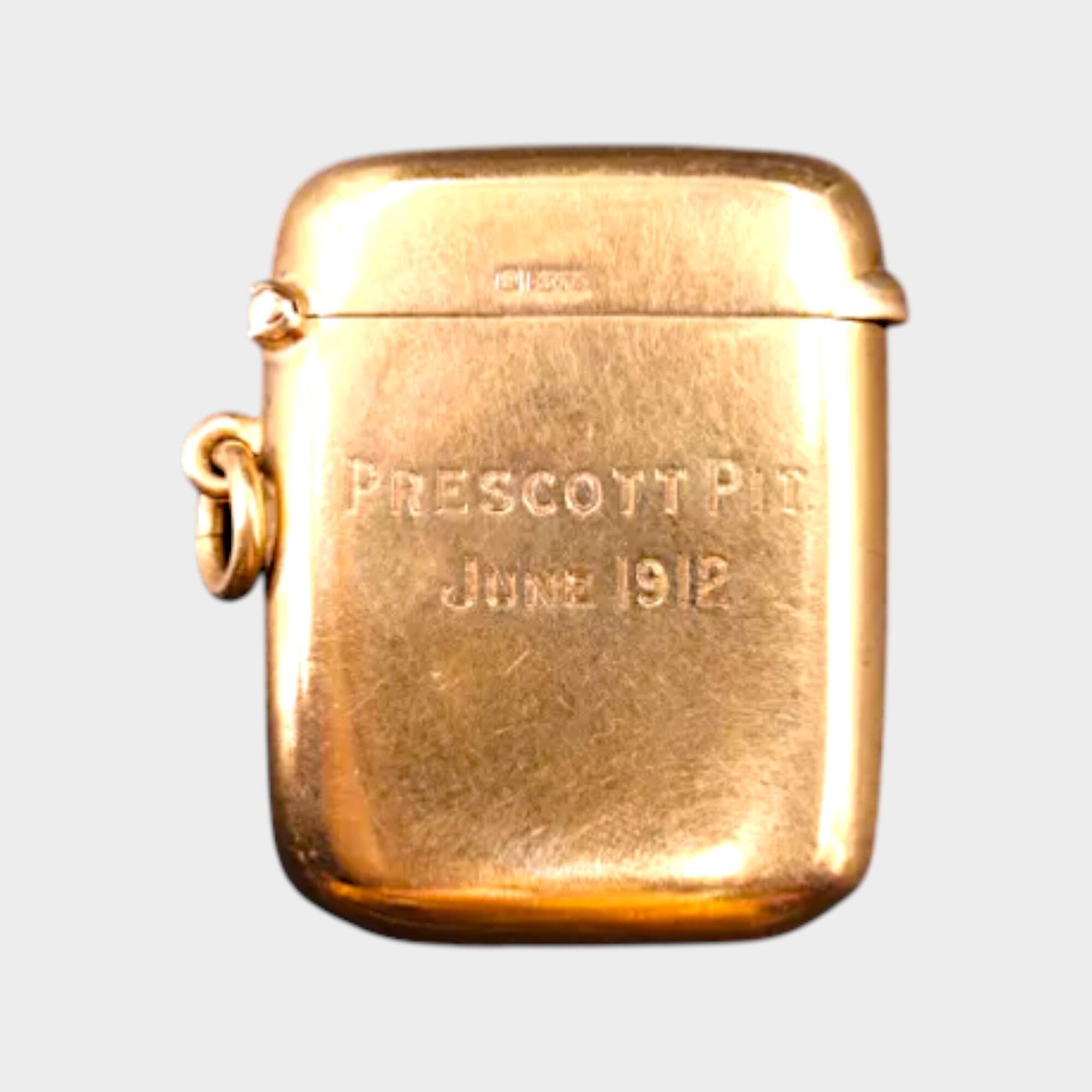 Edwardian Engraved Gold Vesta Case Fob with grey background