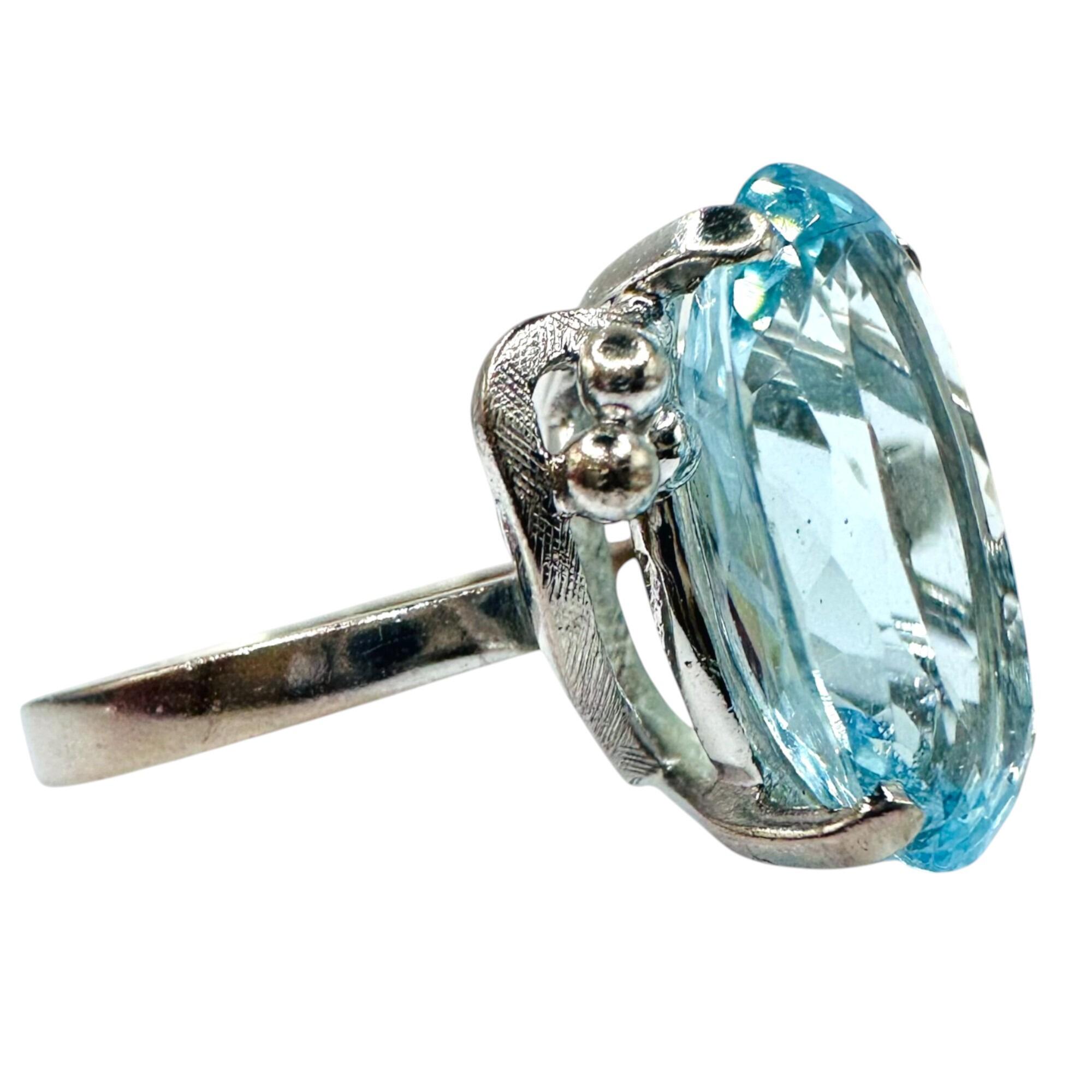 18ct white gold aquamarine cocktail ring on white background, side view