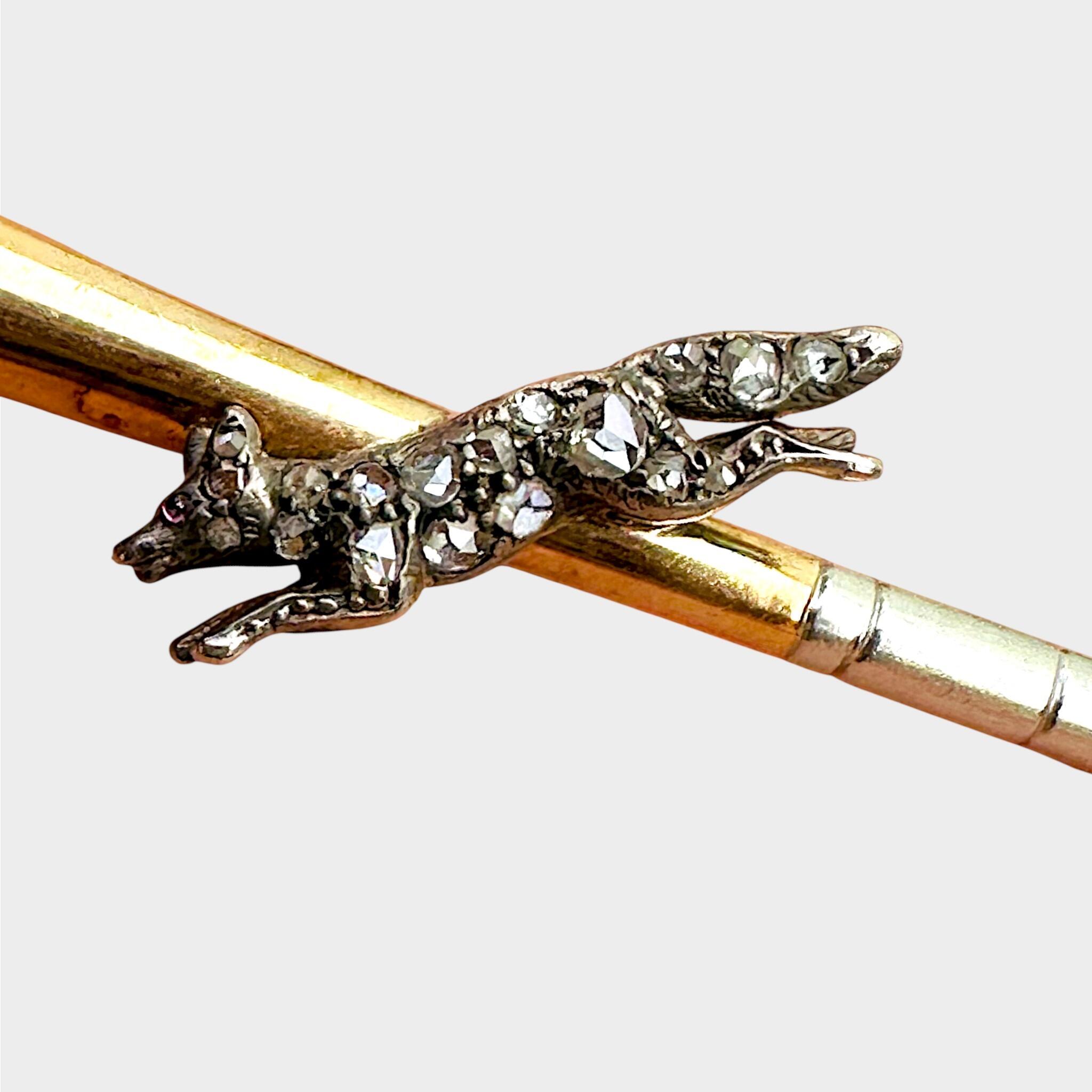 close up of 15ct Gold & Platinum, Diamond Running Fox on Bugle Brooch