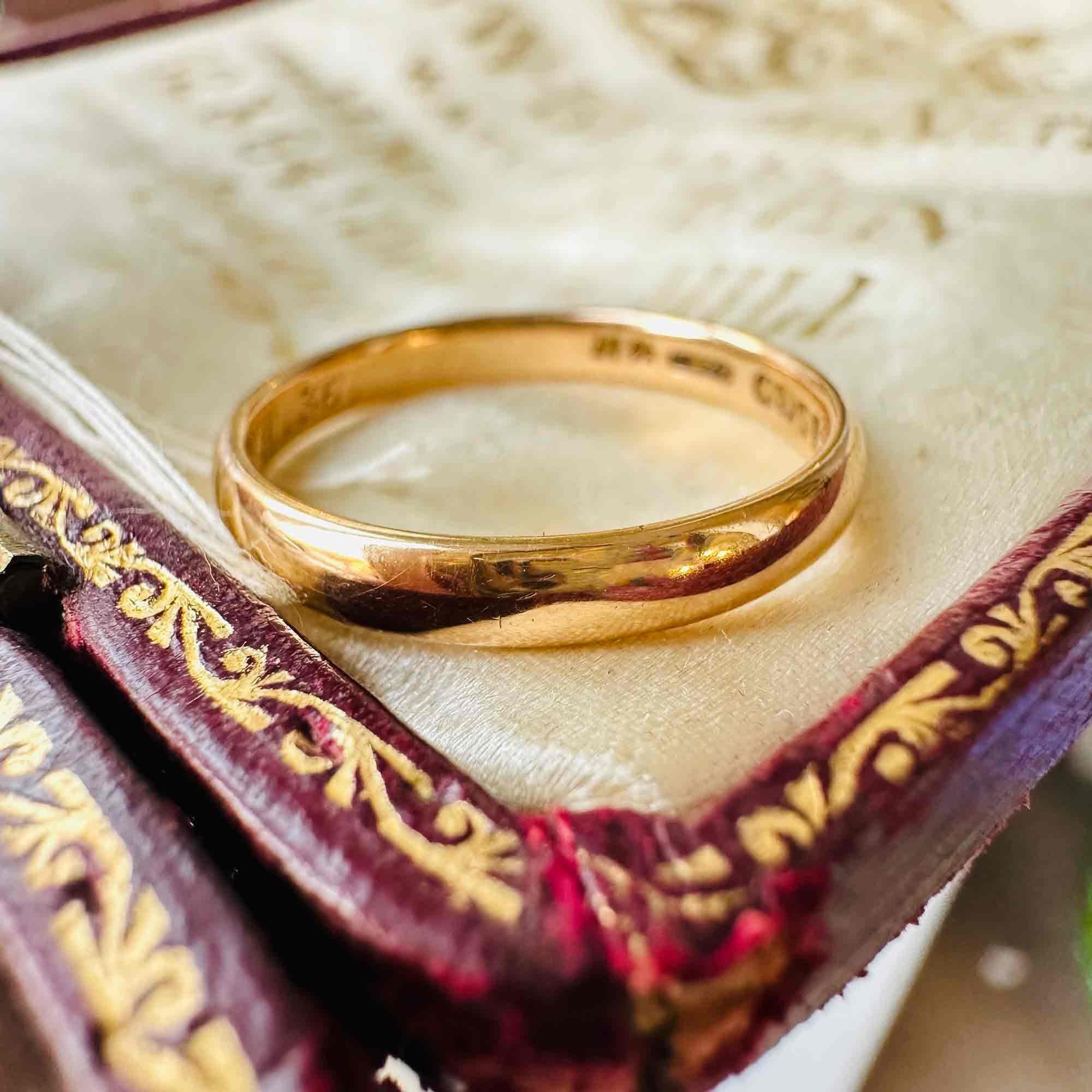 Art Deco 22ct Solid Yellow Gold D-Shaped Wedding Ring displayed in antique box