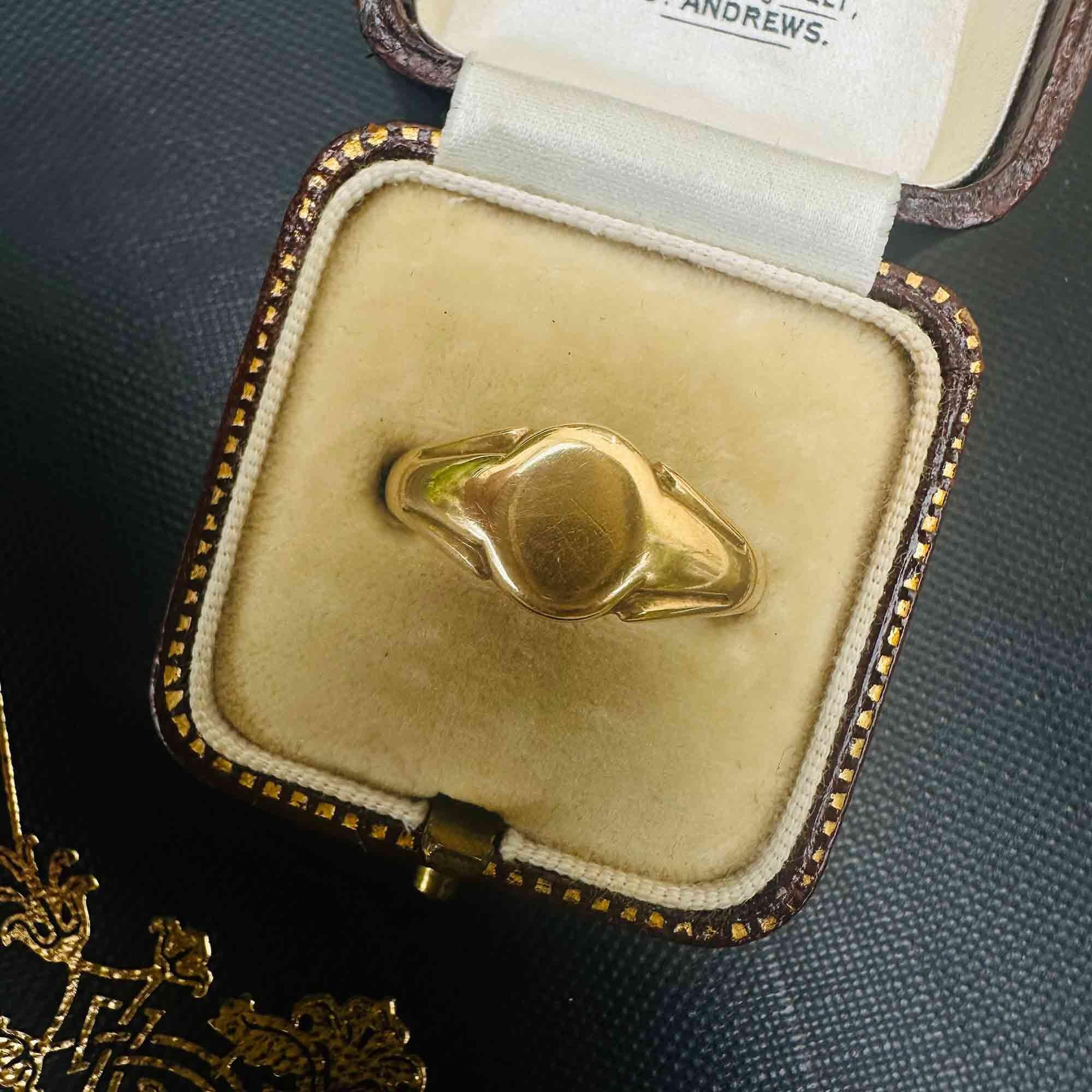 vintage 1942 18k yellow gold signet ring in antique box