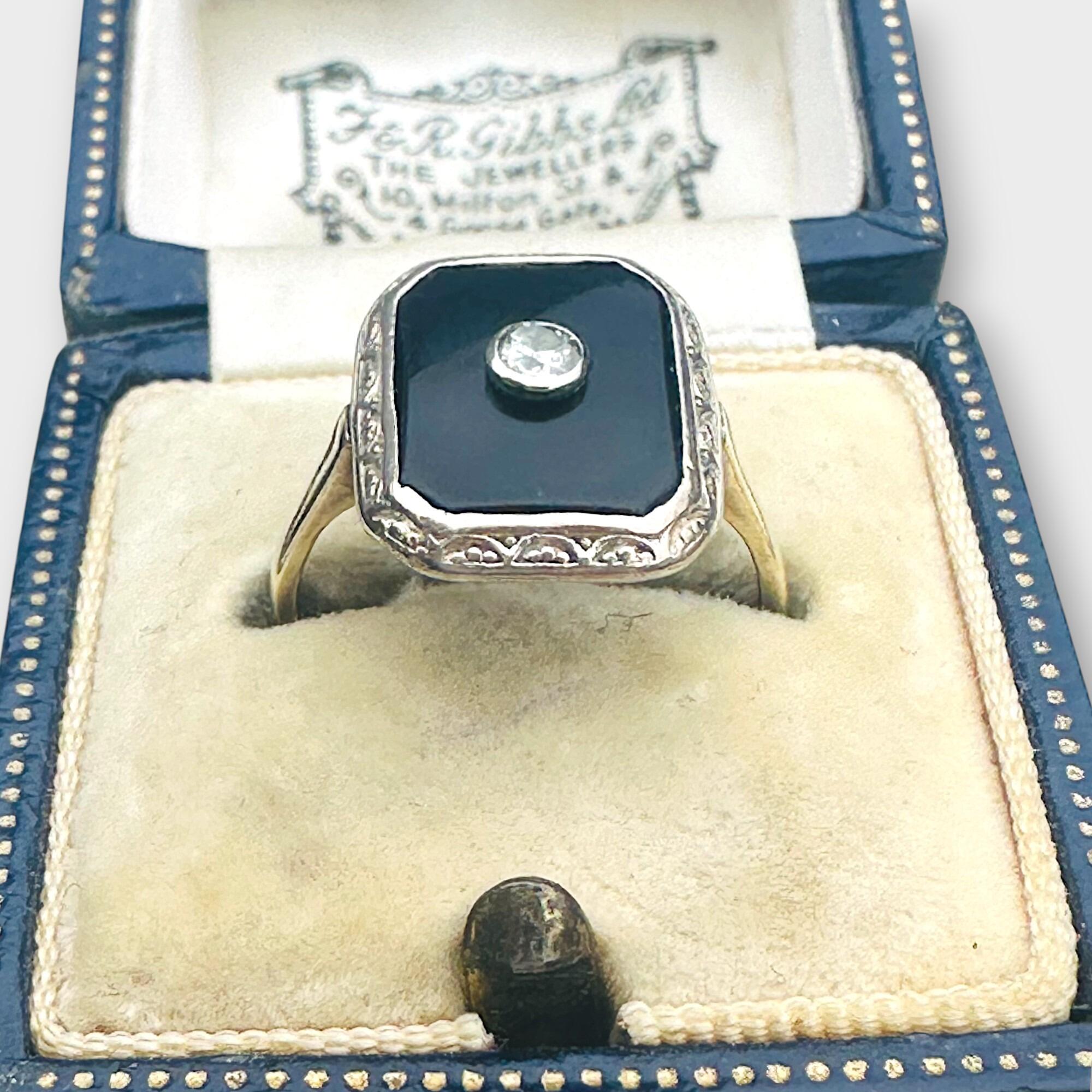 Art Deco 14k Gold Onyx Diamond Ring – 1930s Vintage Jewelry, top view in antique box