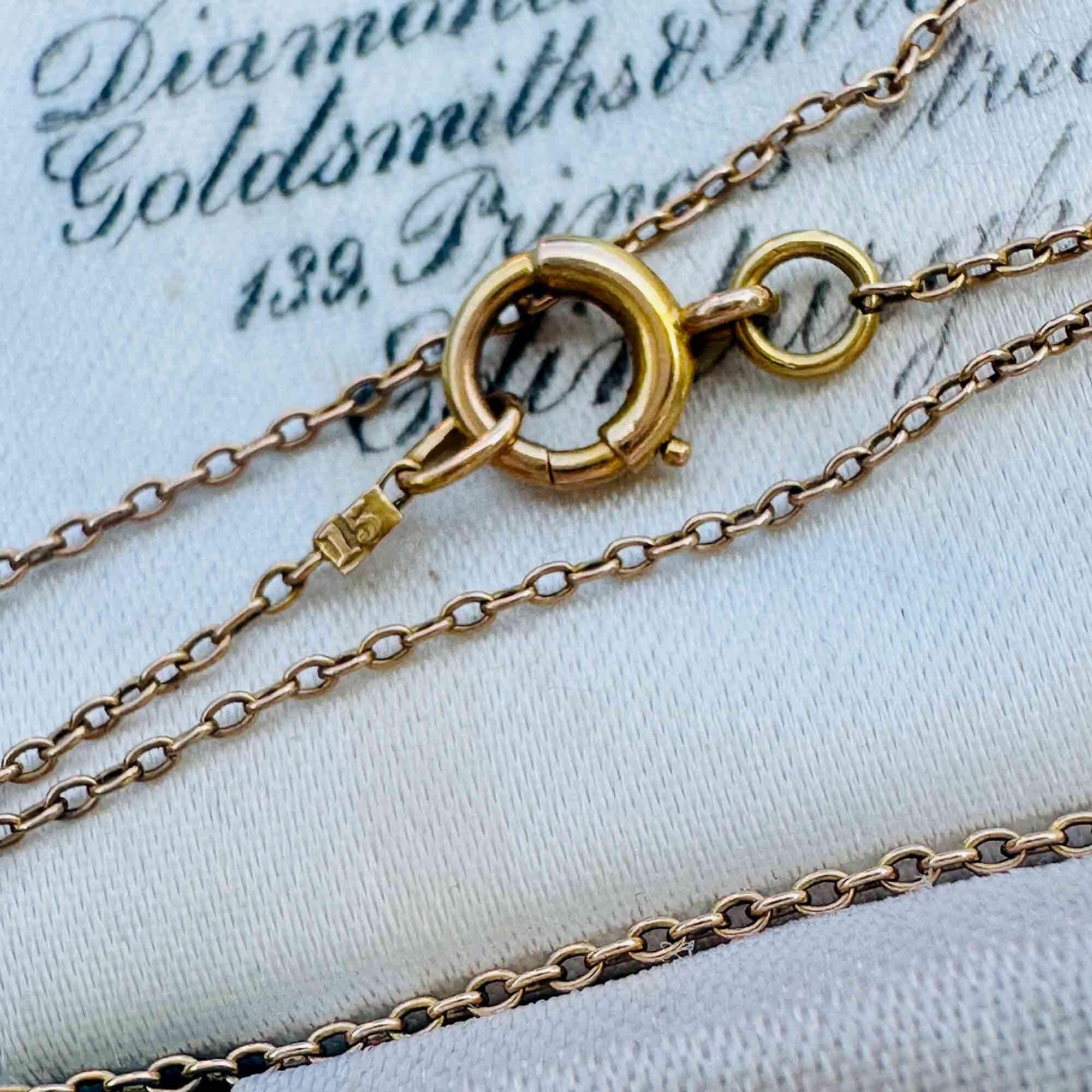 View of 20 inch / 51cm 15ct gold rolo chain, laid flat to show link detail