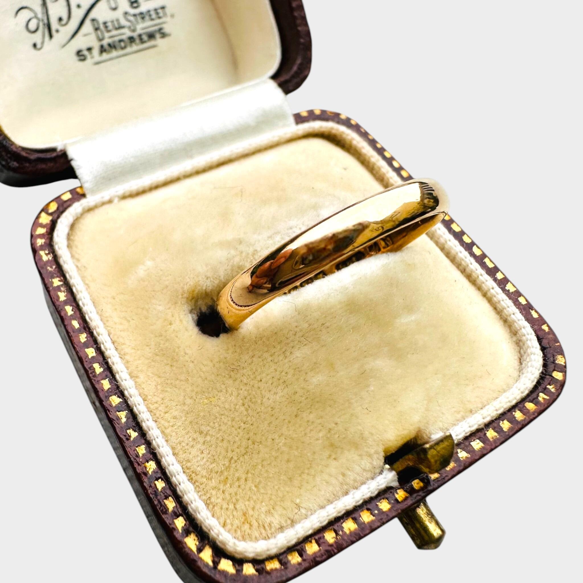 Art Deco 22ct Solid Yellow Gold D-Shaped Wedding Ring displayed in antique box