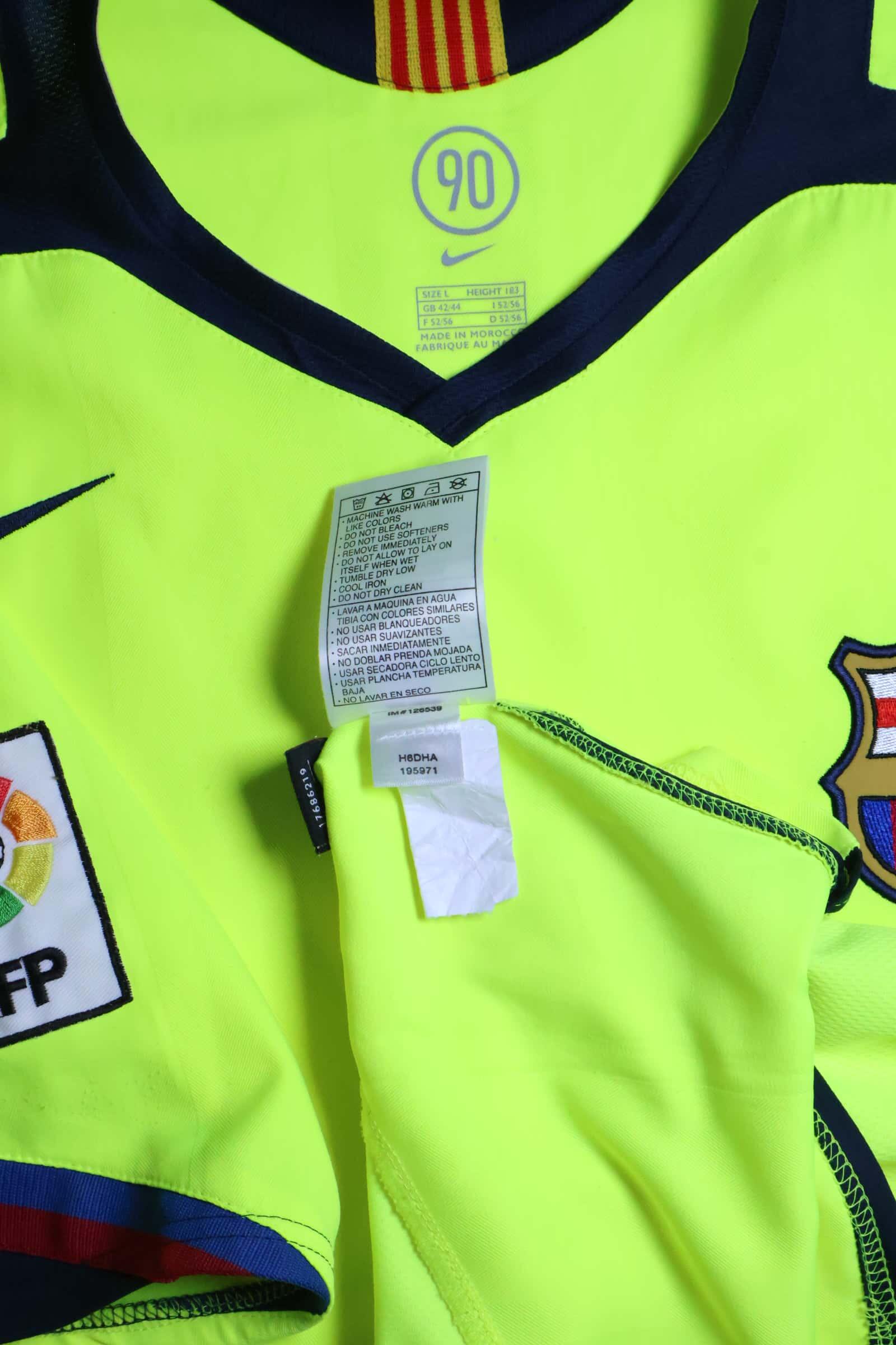 Barcelona 2005/06 Away Shirt - L