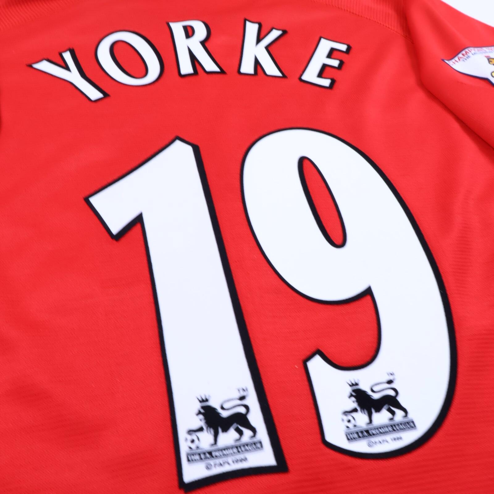 Manchester United Yorke #19 2000/02 Home Shirt - M