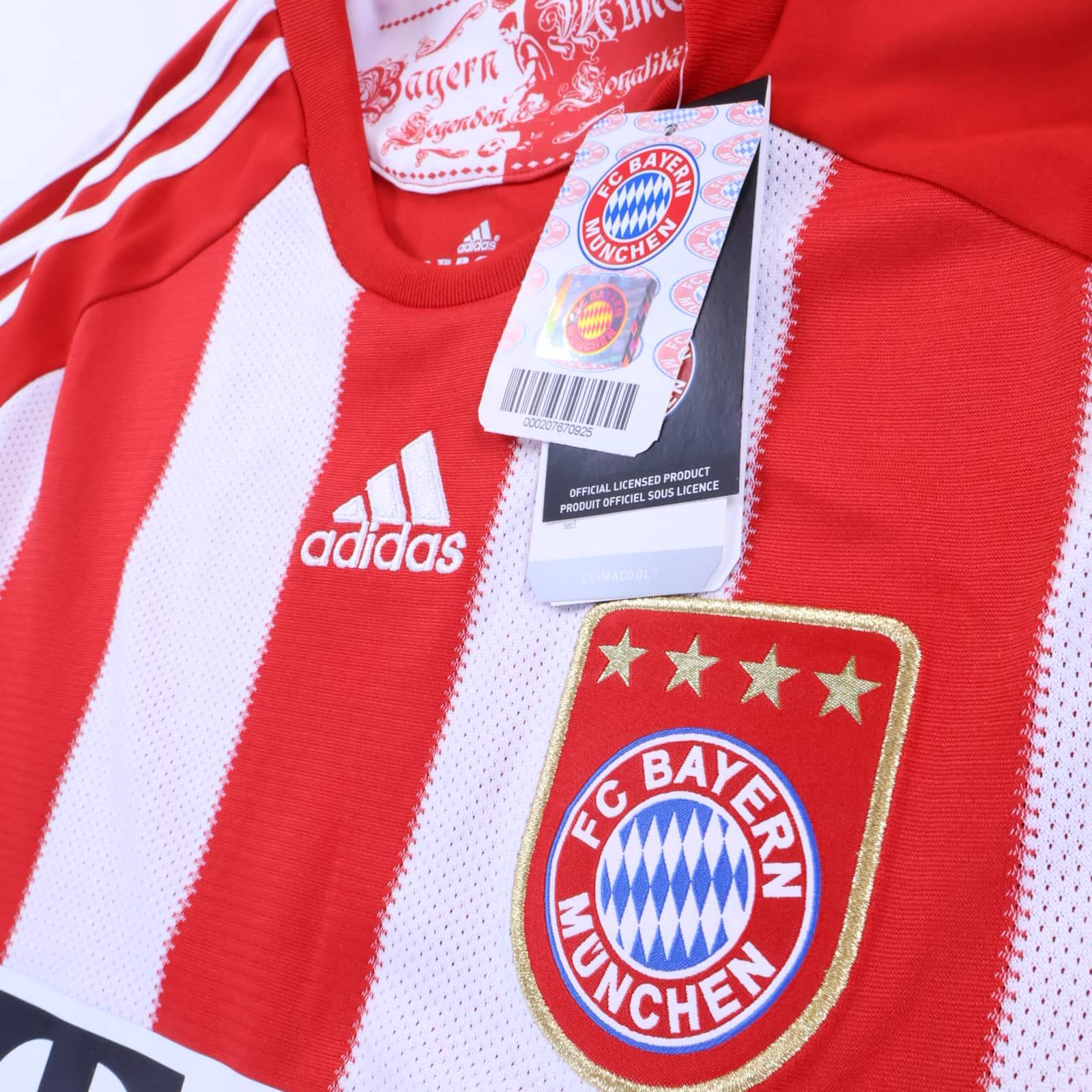 *NWT* Bayern Munich 2010/11 Home Shirt - S