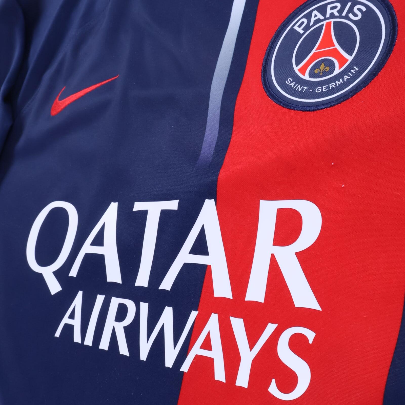 Paris Saint-Germain F.C Mbappé #7 2023/24 Home Shirt - M