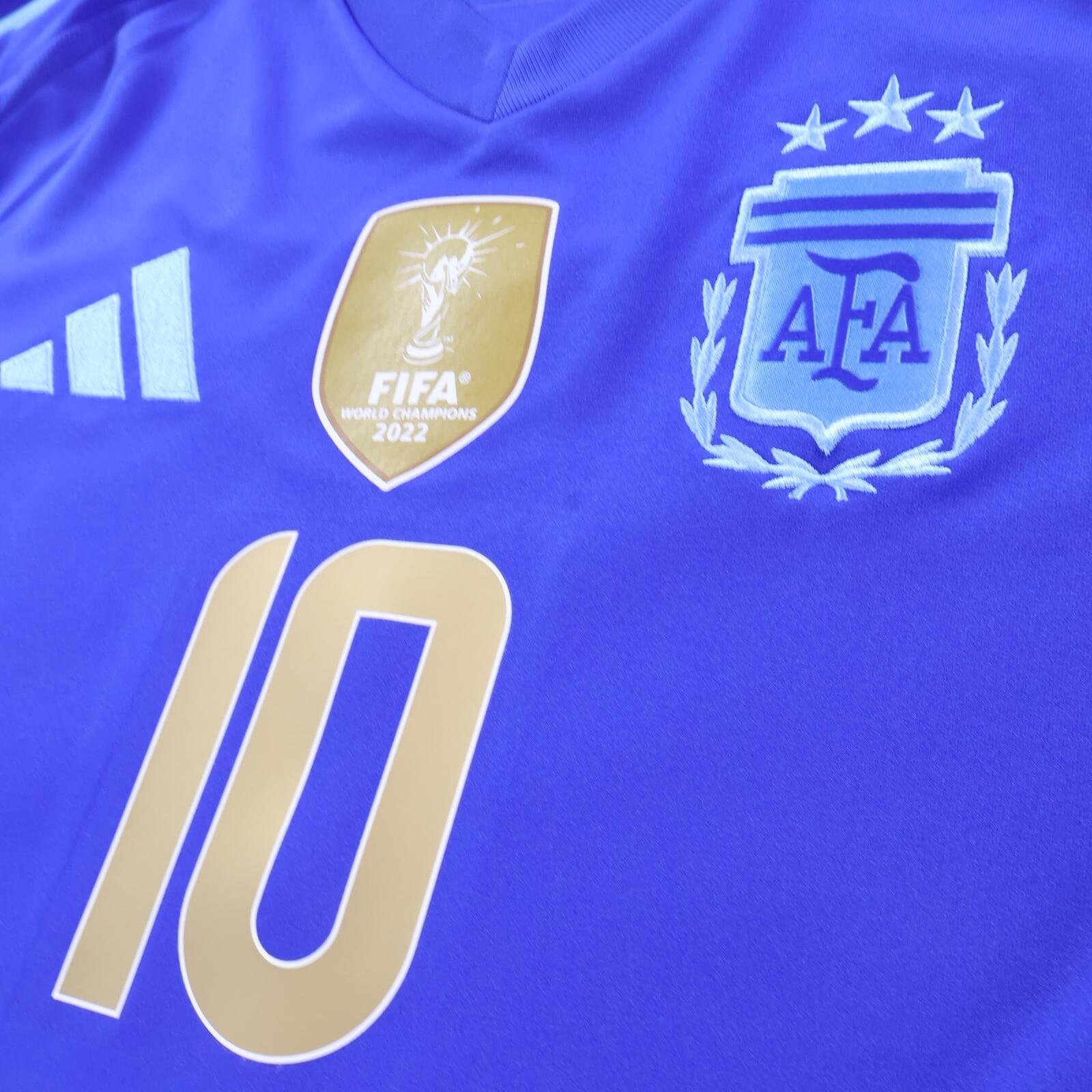 Argentina Messi #10 2024/25 Away Shirt - M