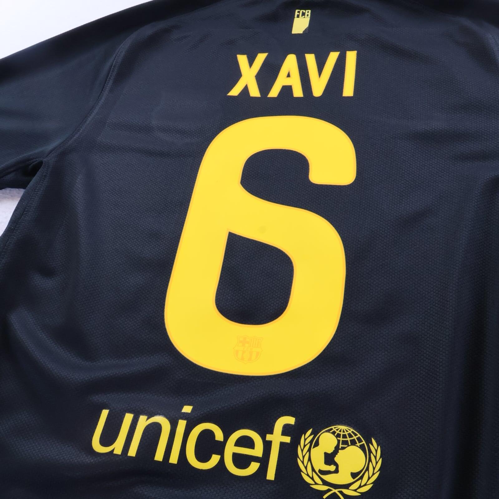 Barcelona Xavi #6 2011/12 Away Shirt - M