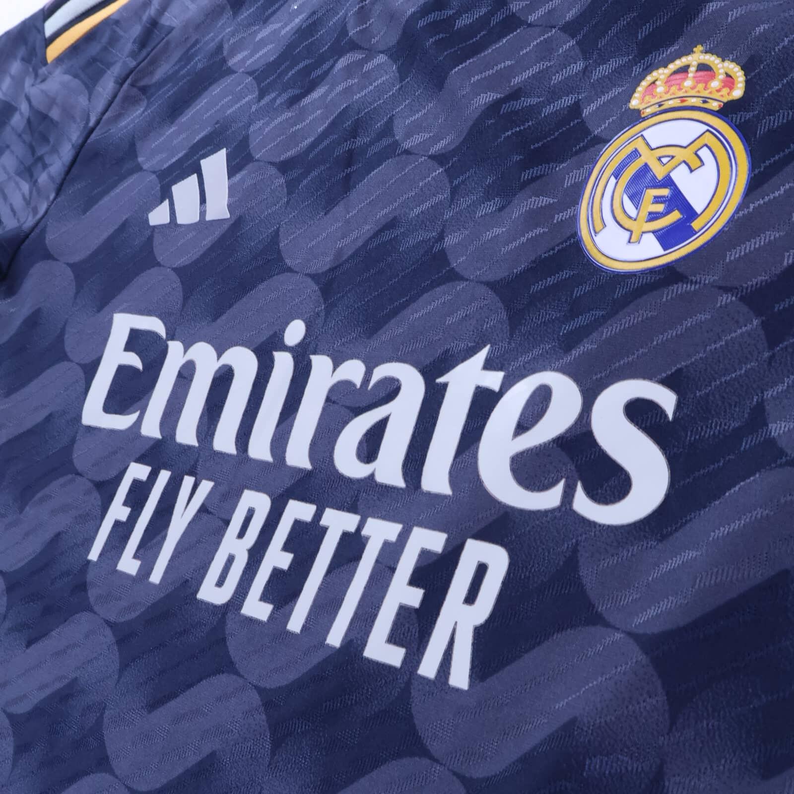 Real Madrid Vini Jr. #7 2023/24 Away Shirt - L