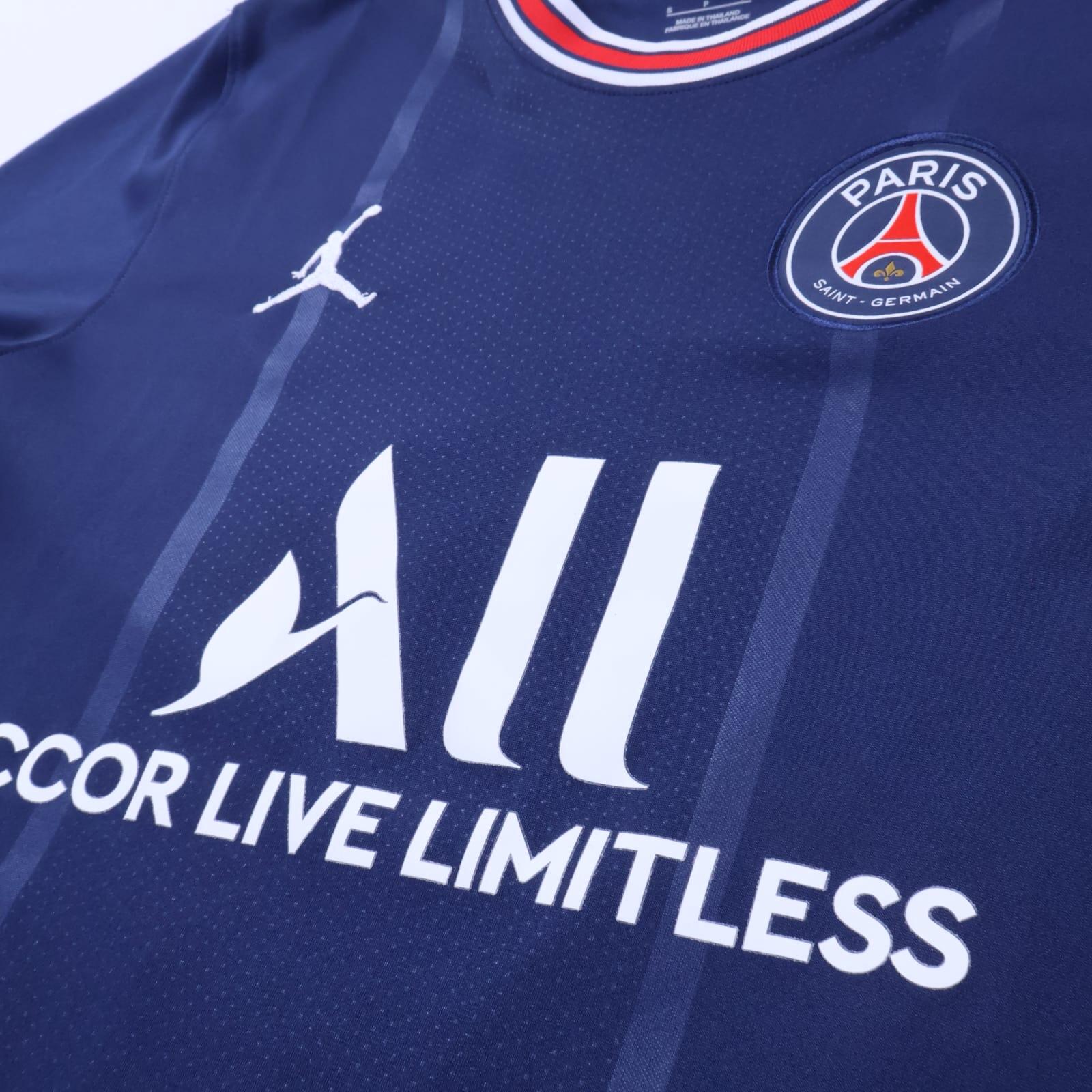 Paris Saint-Germain F.C Mbappé #7 2021/22 Home Shirt - S