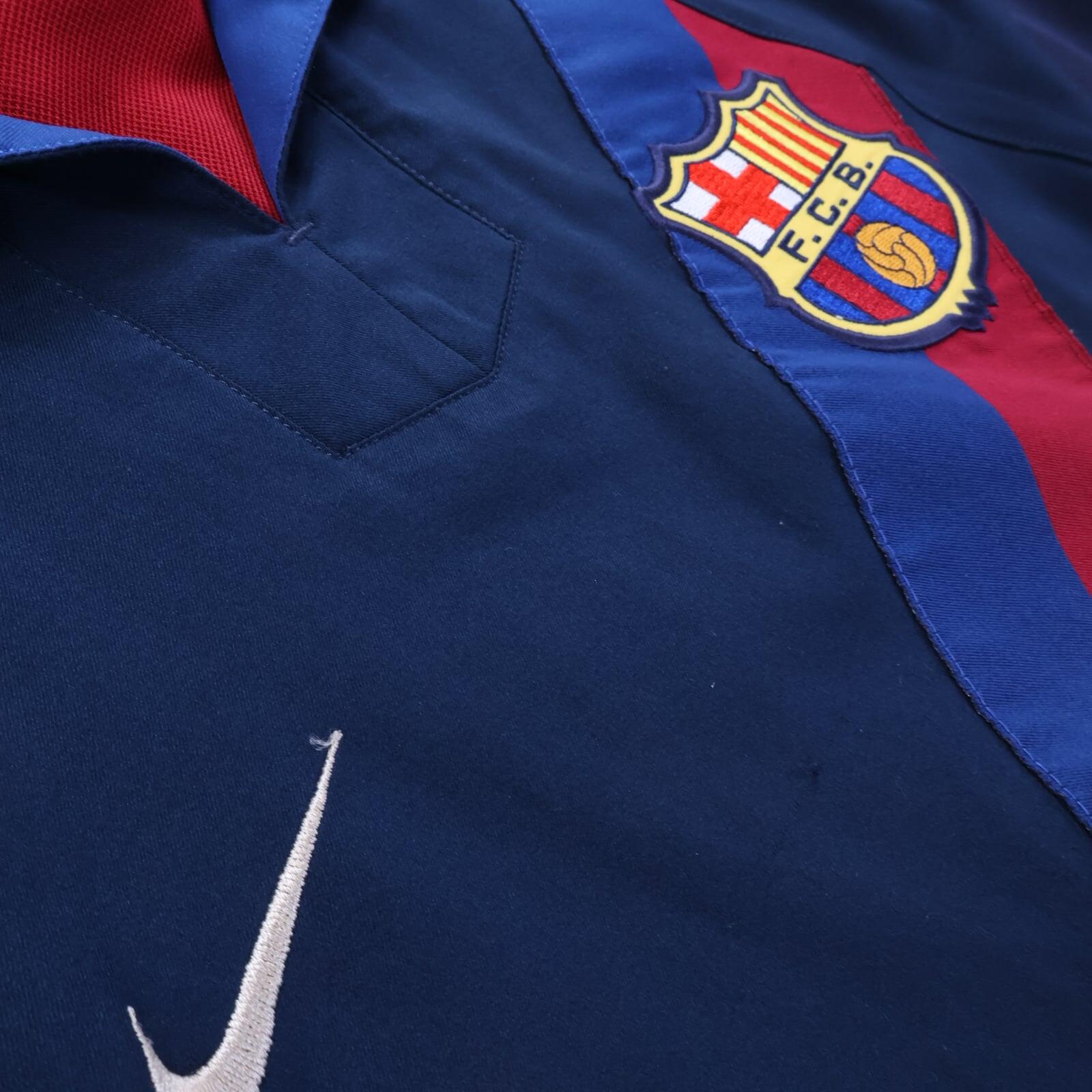 Barcelona Ronaldinho #10 2002/04 Away Shirt - M