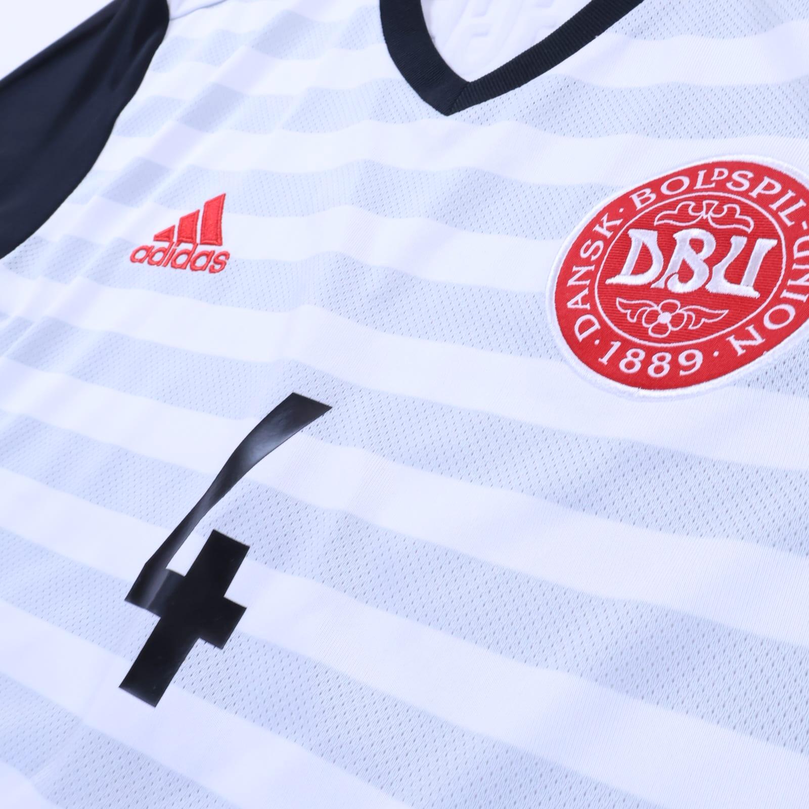 Denmark Agger #4 2015/16 Away Shirt - M