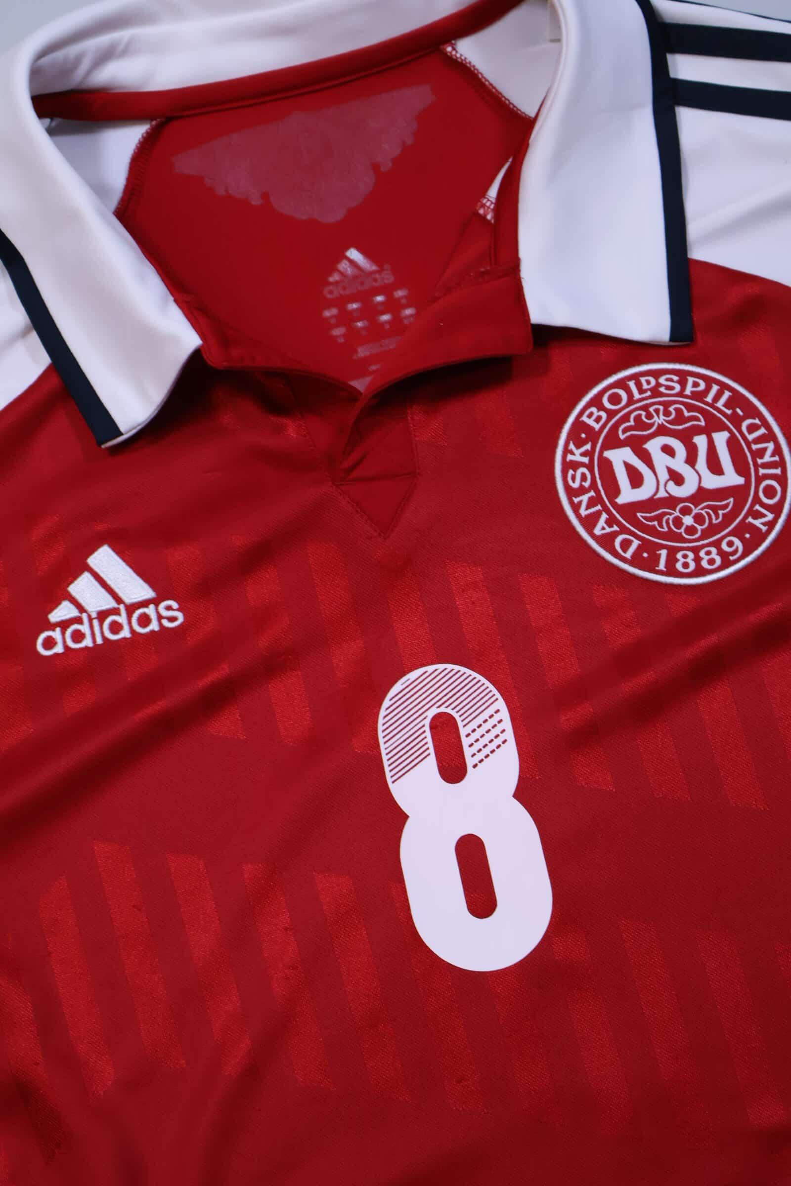 Denmark 2012/13 Eriksen #8 Home Shirt - M Authenic Original Football Shirt