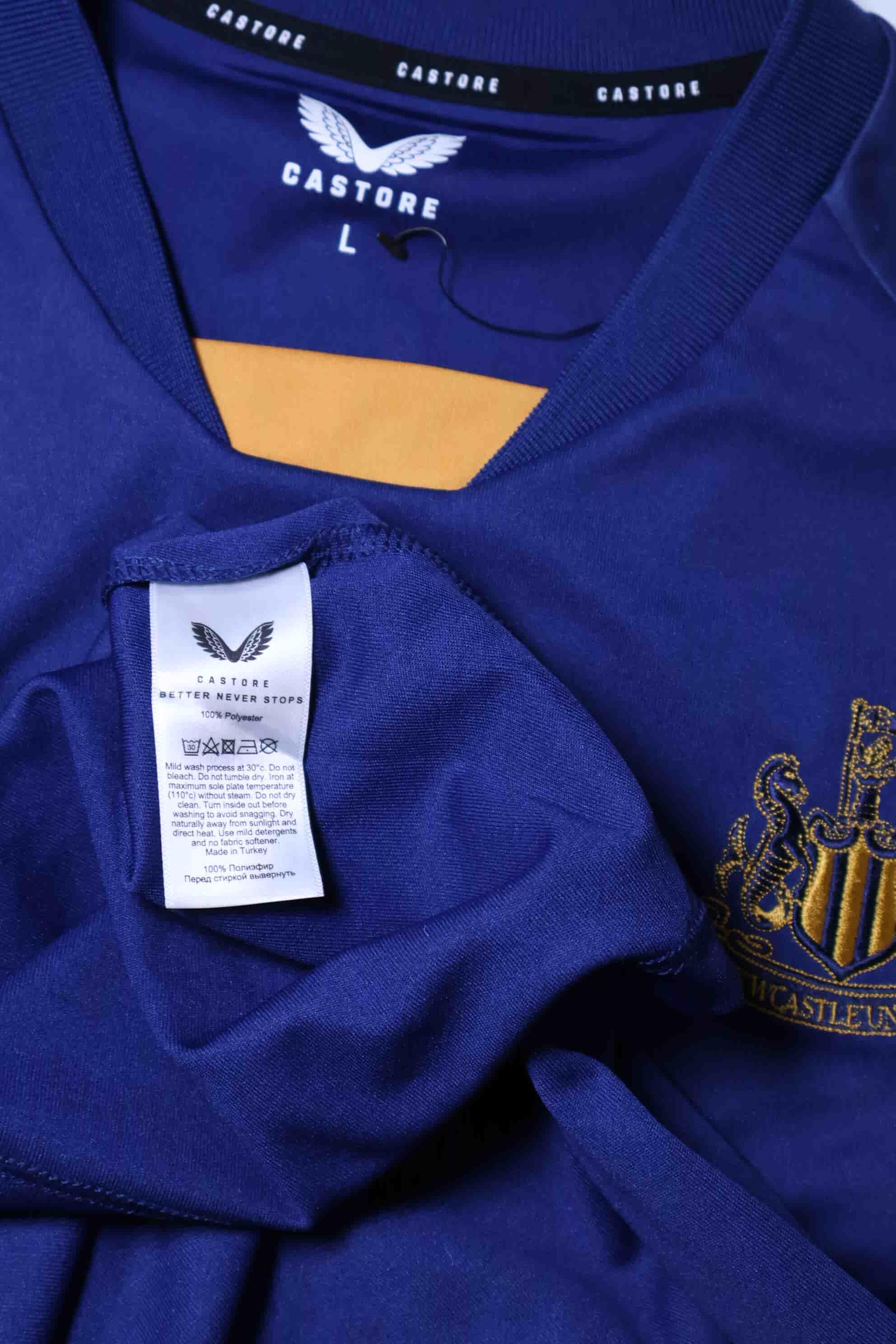 Newcastle United Isak #14 2022/23 Away Shirt - L- TAGS