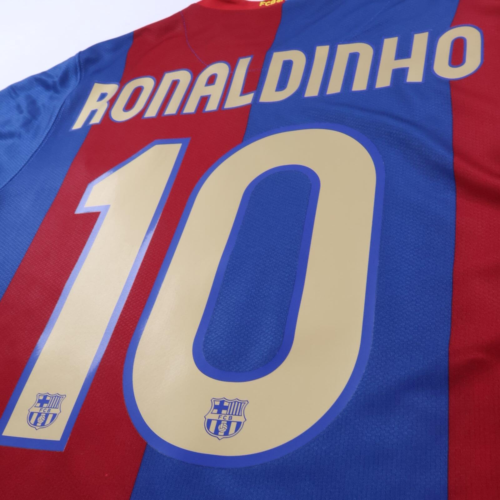 *NWT* Barcelona Ronaldinho #10 2006/07 Home Shirt - M