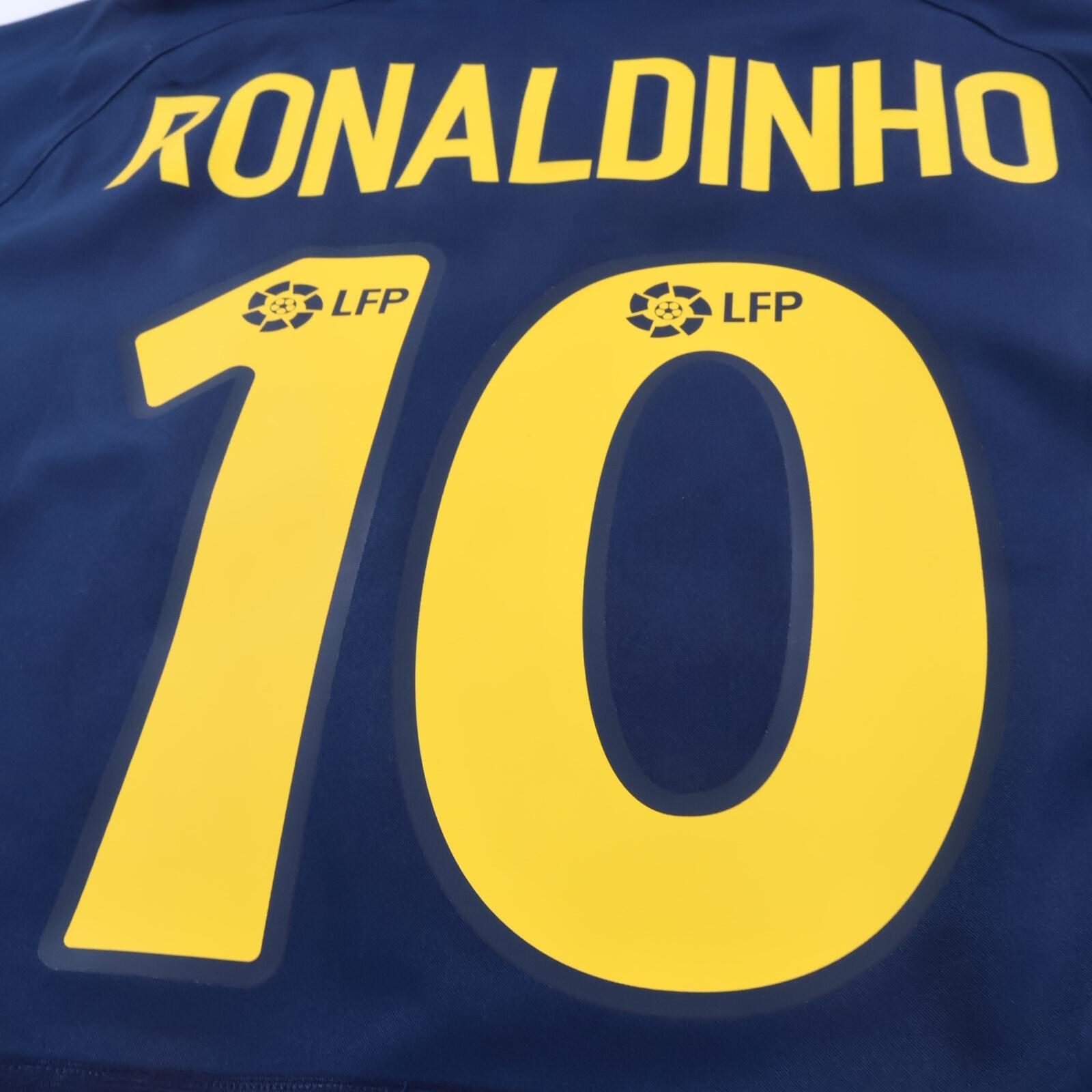 Barcelona Ronaldinho #10 2002/04 Away Shirt - M