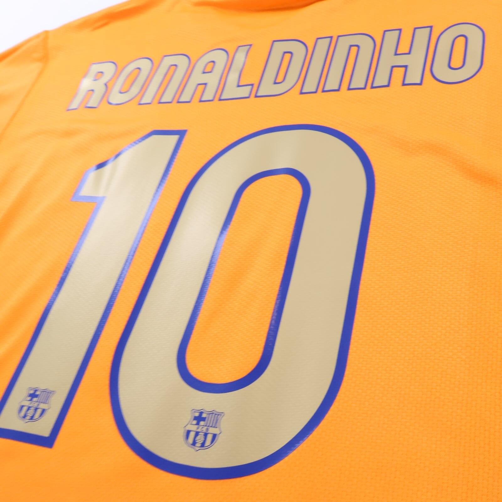 Barcelona Ronaldinho #10 2006/08 Away Shirt - L