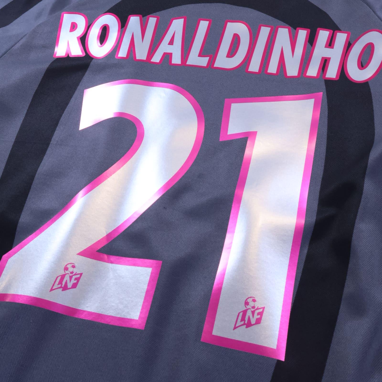 Paris Saint-Germain F.C Ronaldinho #21 2001/02 Third Shirt - XL