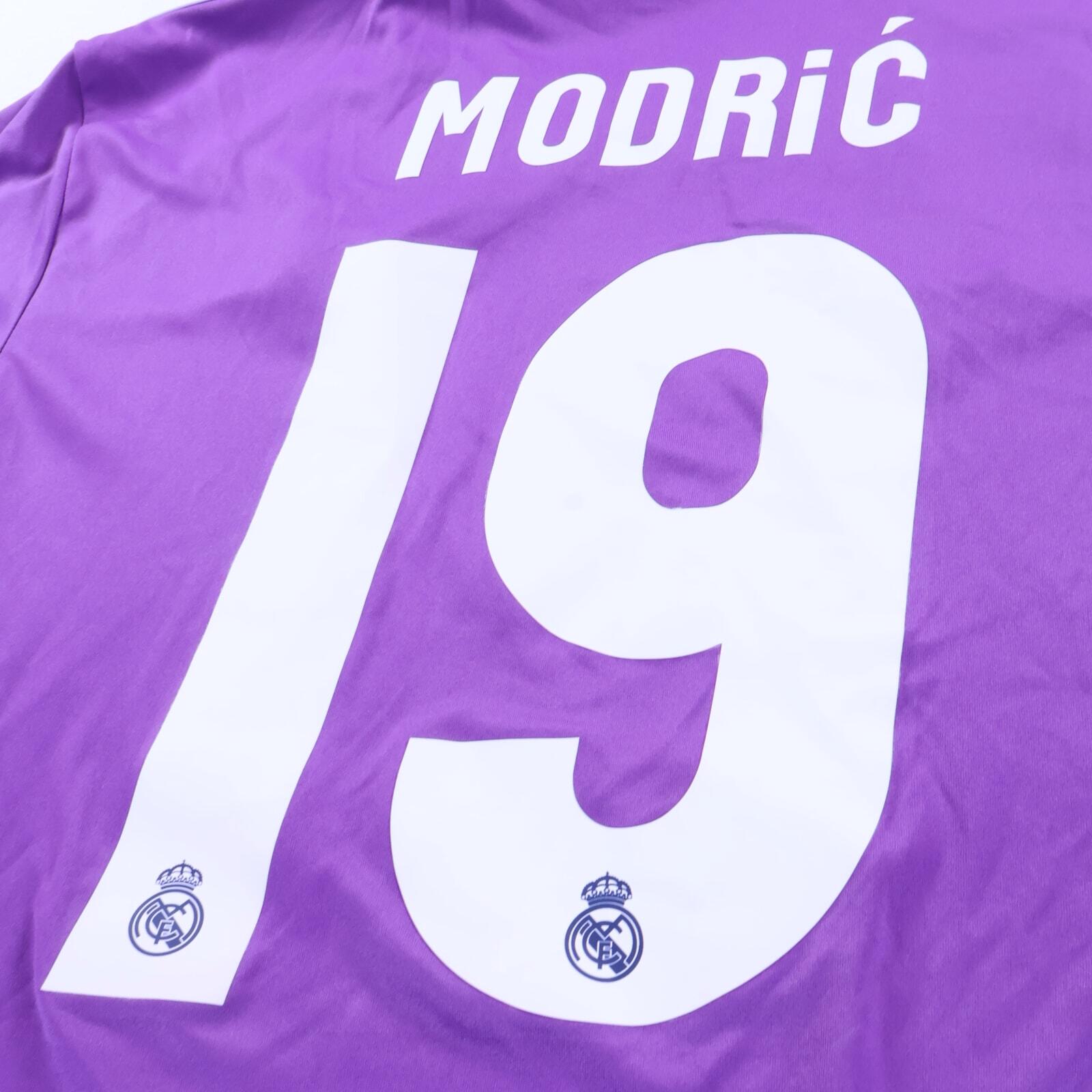 *NWT* Real Madrid Modrić #19 2016/17 Away Shirt - L