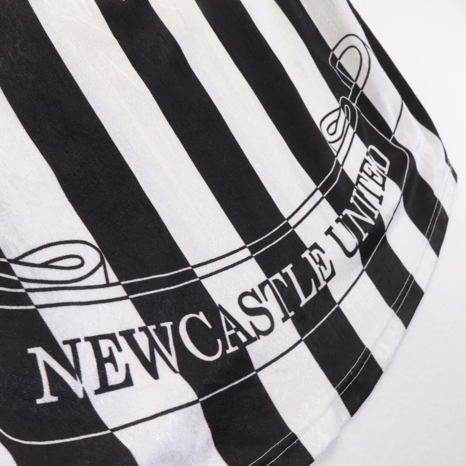 Newcastle United 1997/98 Home Shirt - L