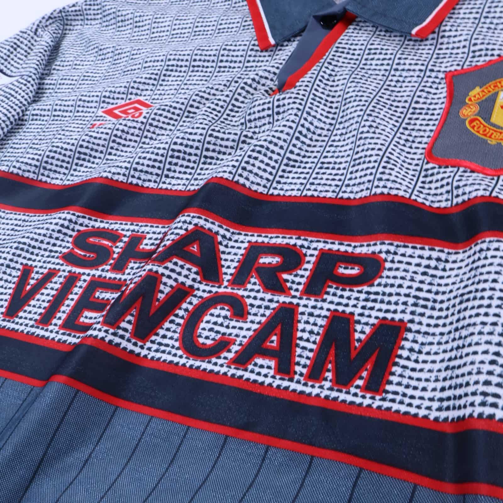 Manchester United Cantona #7 1995/96 Away Shirt - L