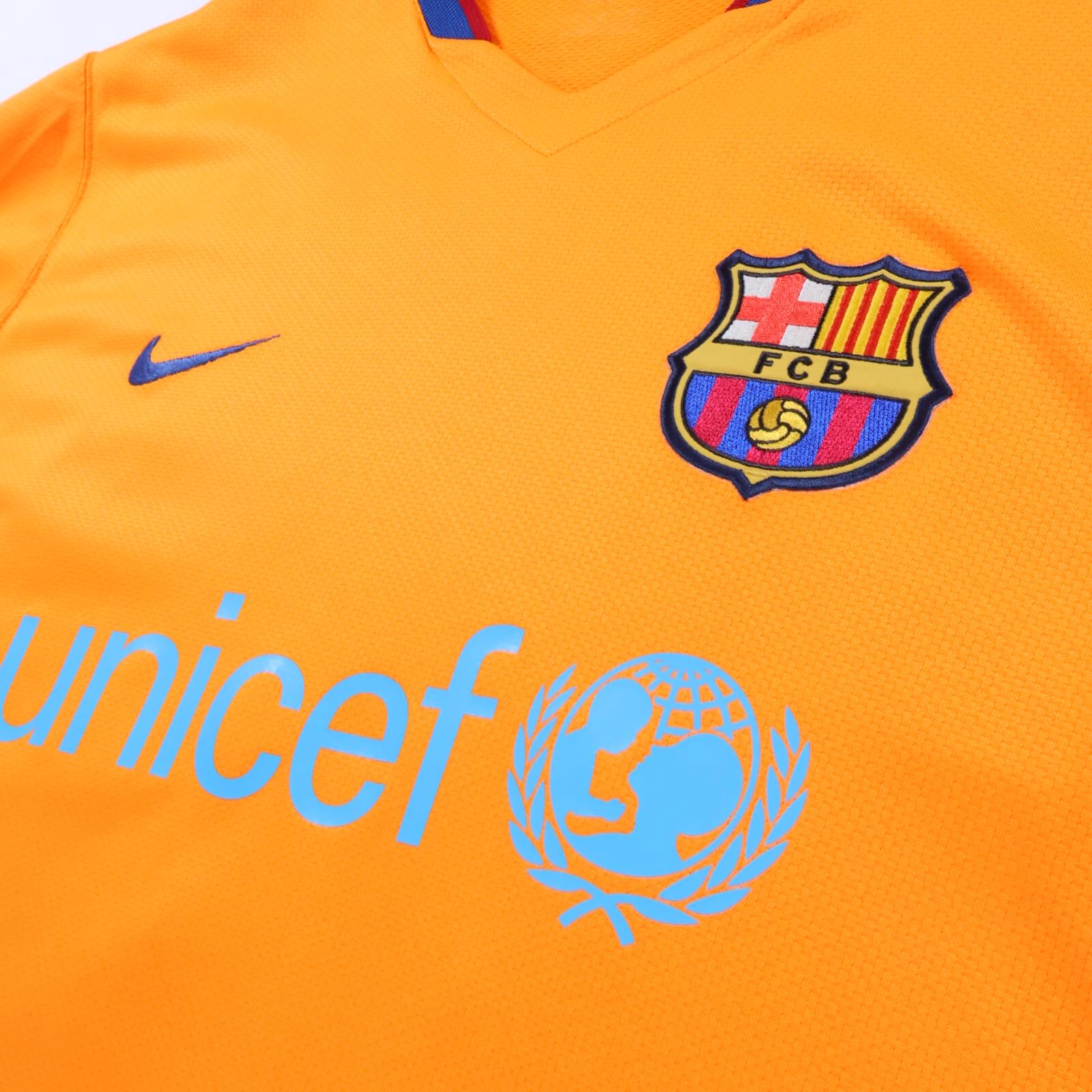 Barcelona Ronaldinho #10 2006/08 Away Shirt - L