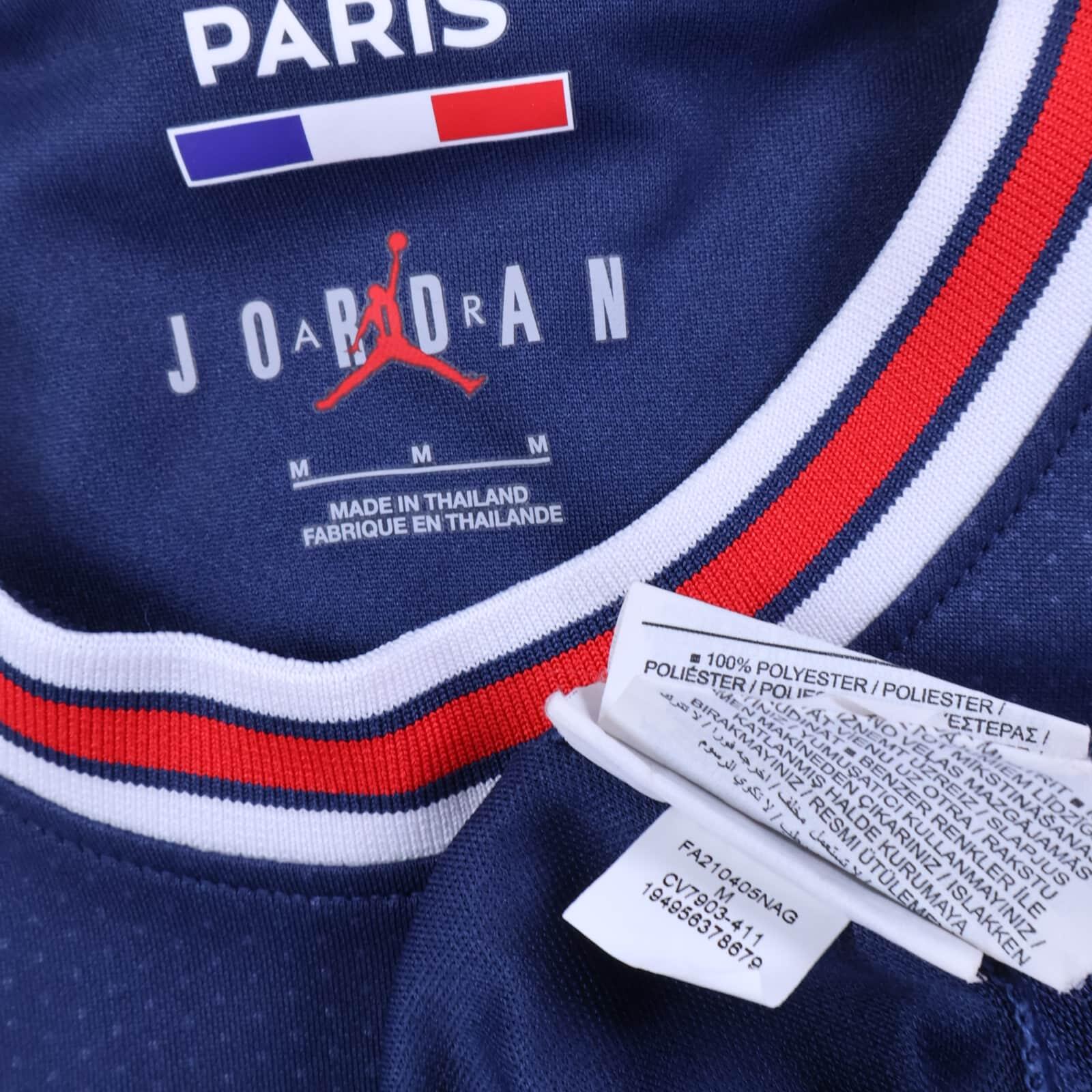 Paris Saint-Germain F.C Mbappé #7 2021/22 Home Shirt - M