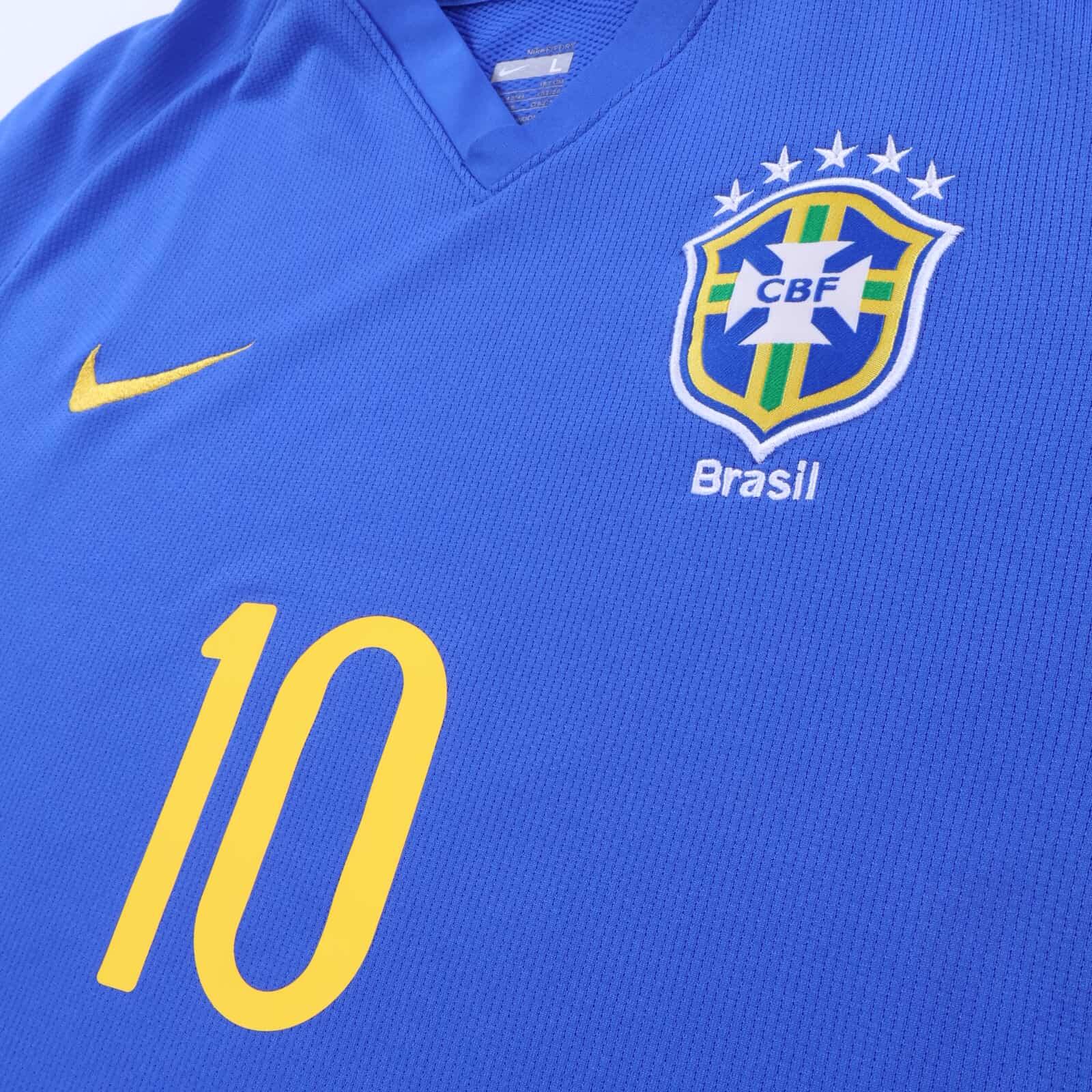 Brazil Ronaldinho #10 2008/10 Away Shirt - L