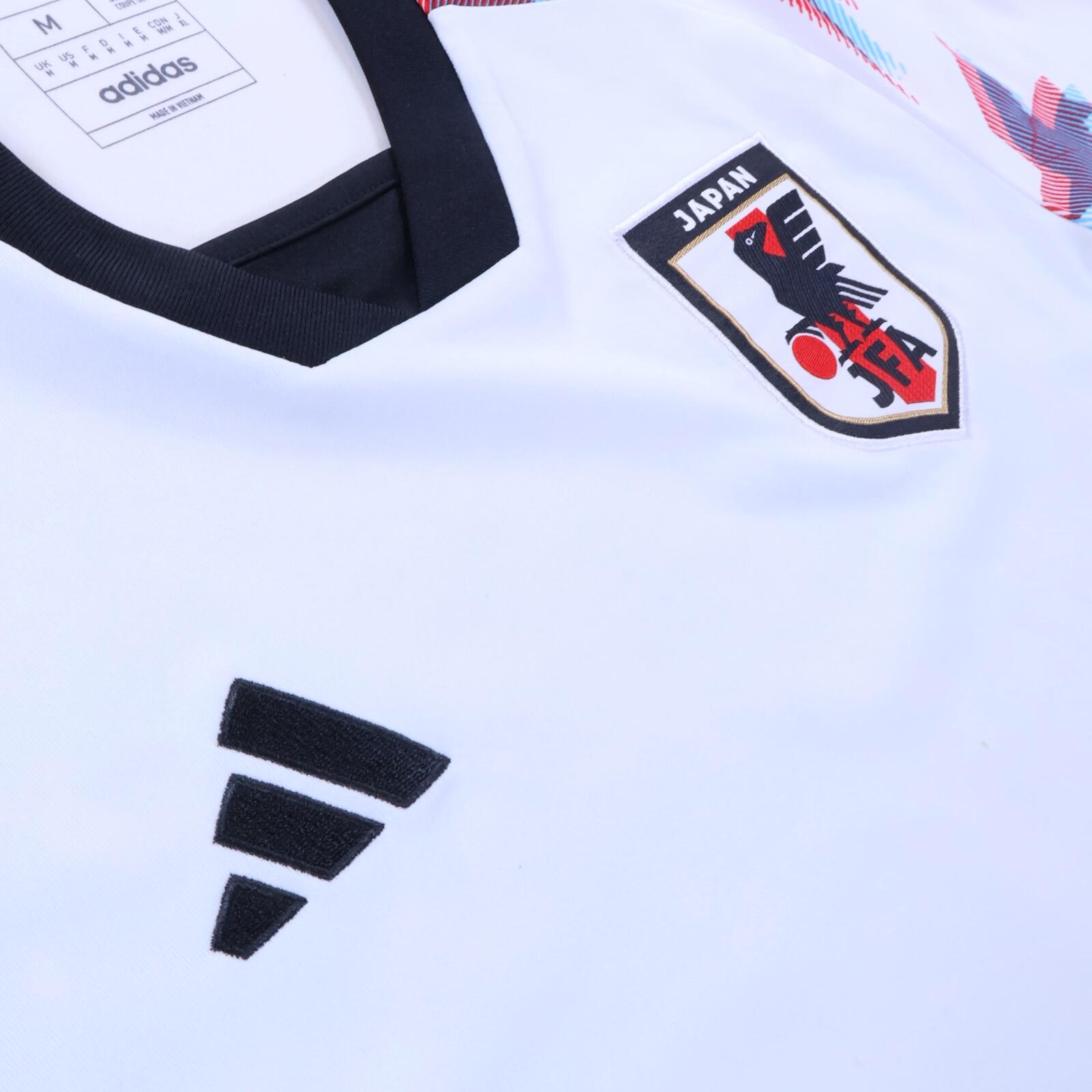 Japan 2022/23 Away Shirt - M