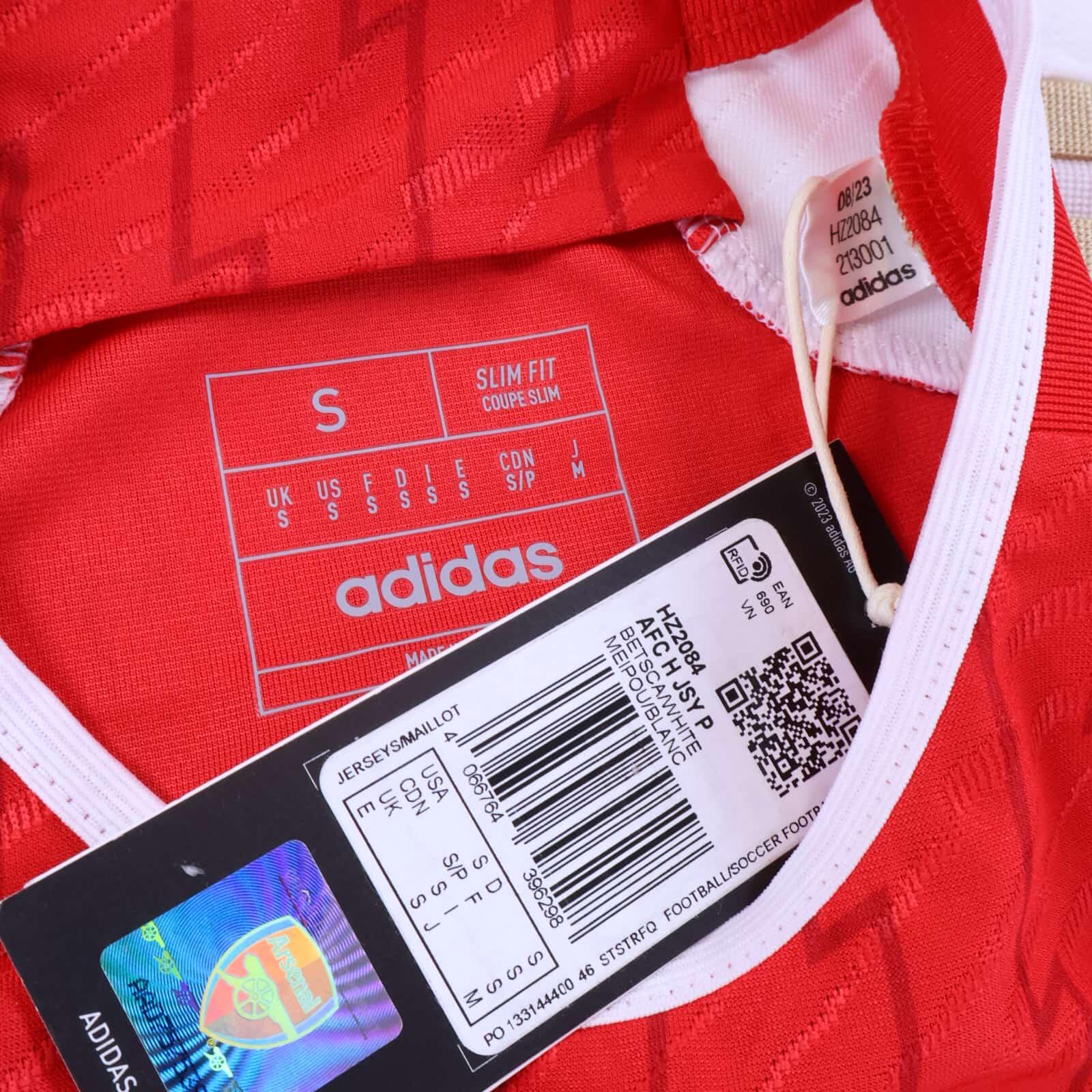 *NWT* Arsenal Saka #7 2023/24 Kit Room Home Shirt - S