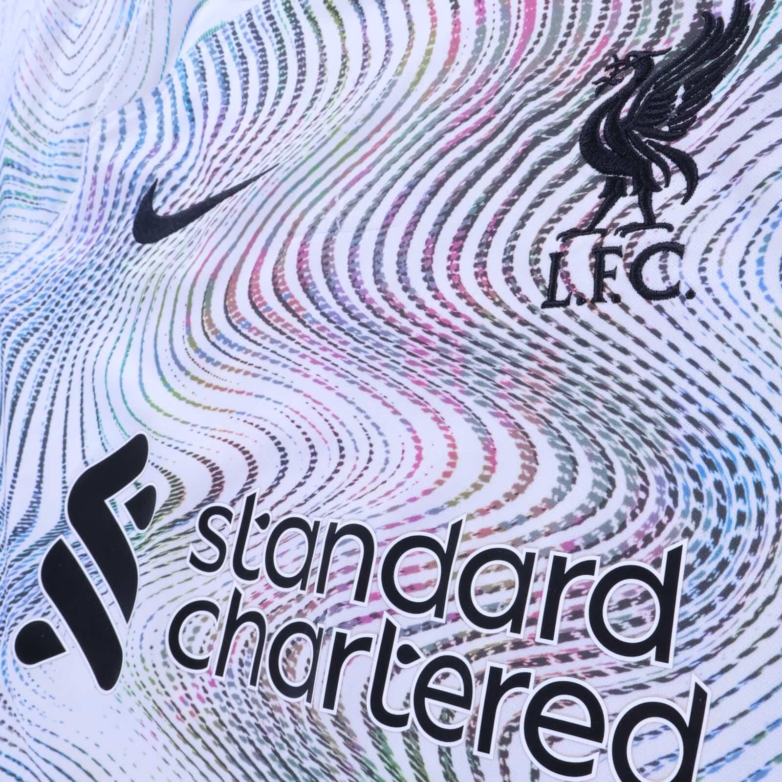 Liverpool F.C M. Salah #11 2022/23 Away Shirt - S