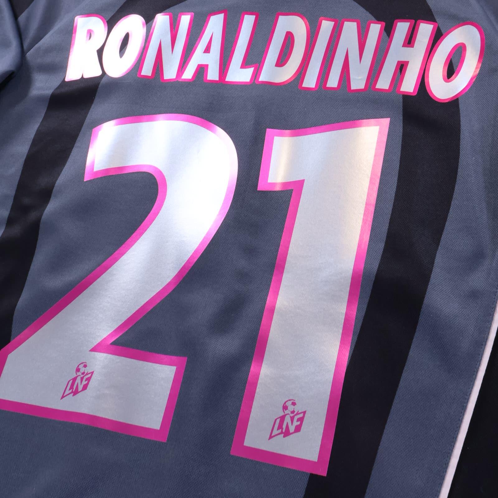 Paris Saint-Germain F.C Ronaldinho #21 2001/02 Third Shirt - L