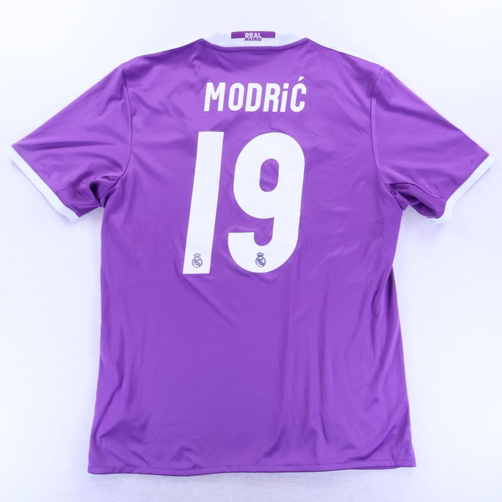 *NWT* Real Madrid Modrić #19 2016/17 Away Shirt - L