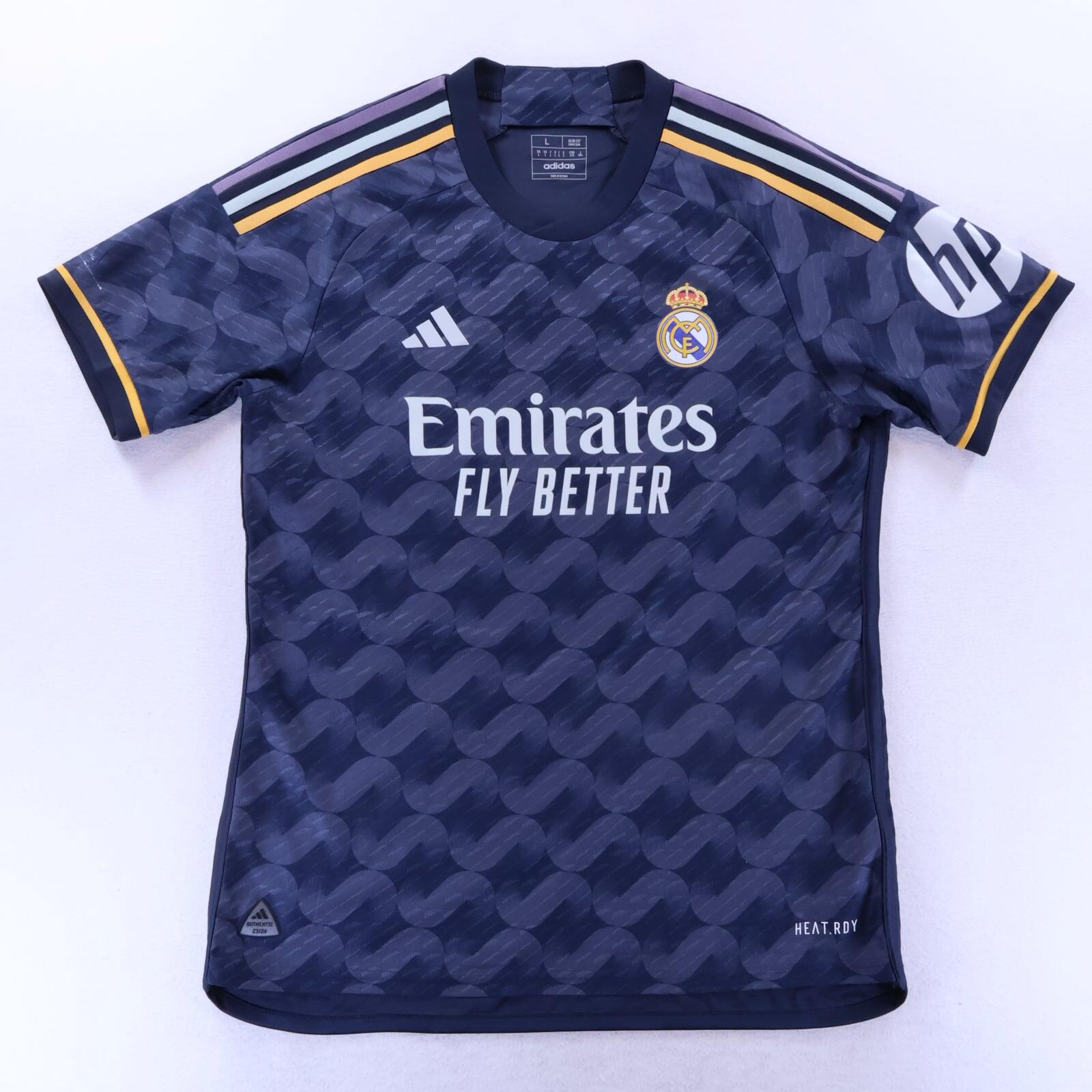 Real Madrid Vini Jr. #7 2023/24 Away Shirt - L