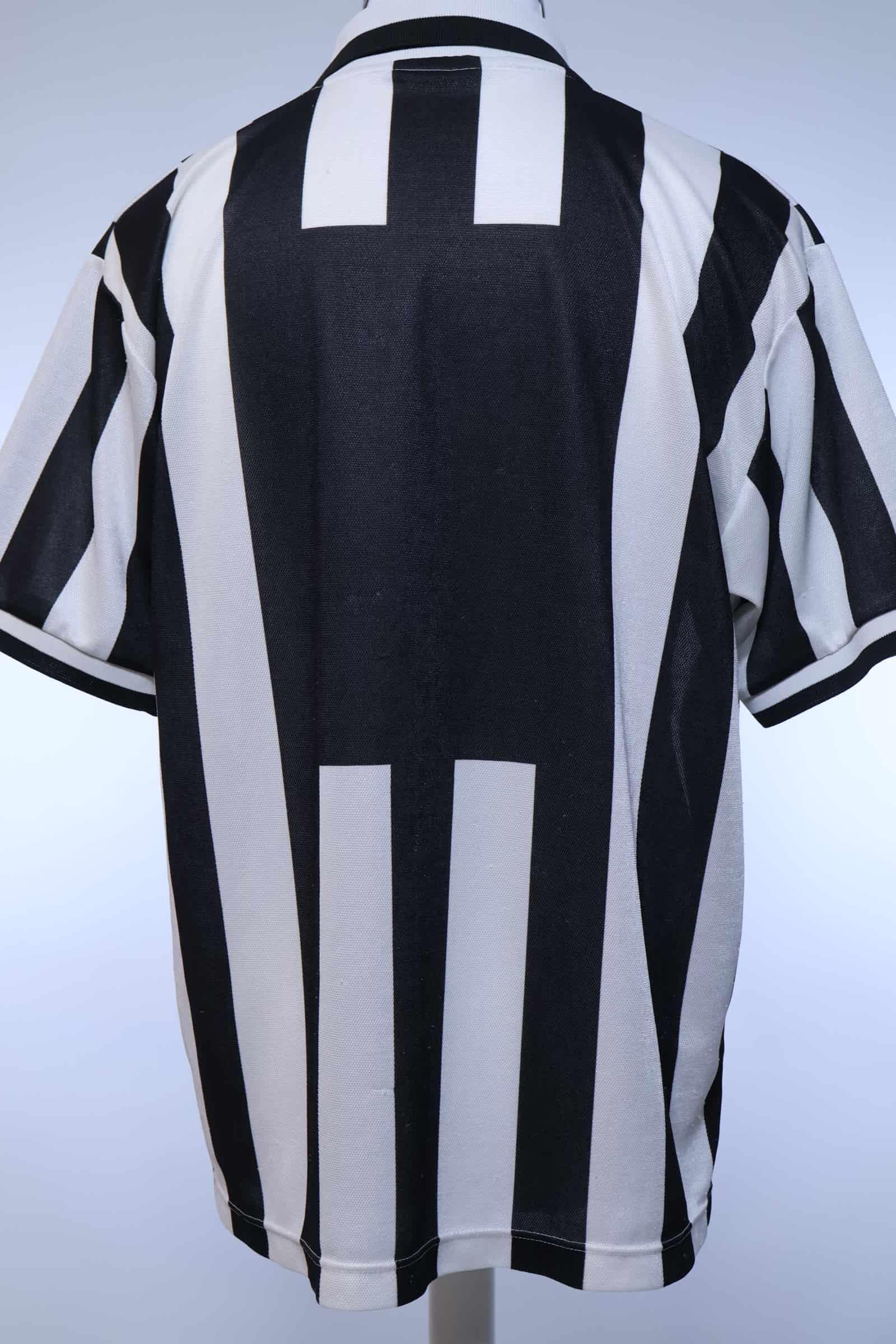 Juventus 1995/97 Home Shirt - L- BACK
