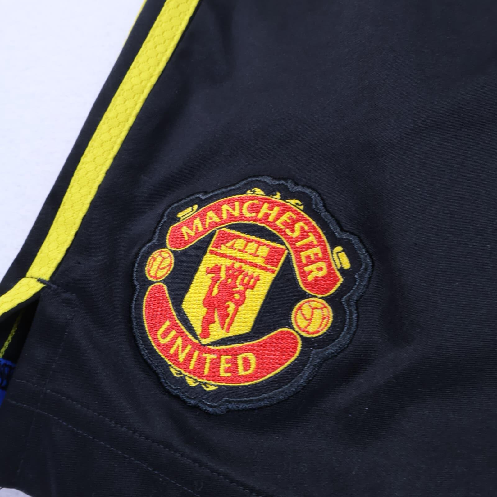 Manchester United B. Fernandes #18 2021/22 Shorts - 13-14Y