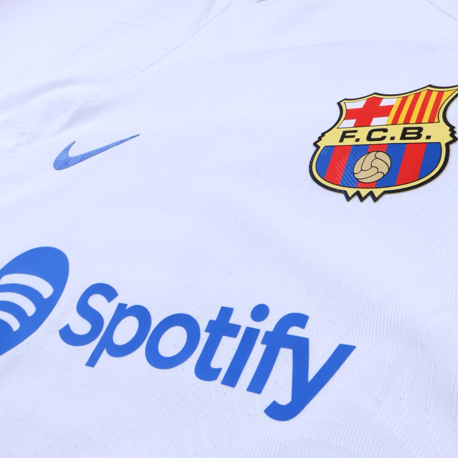 Barcelona Lamine Yamal #27 2023/24 Away Shirt - XL