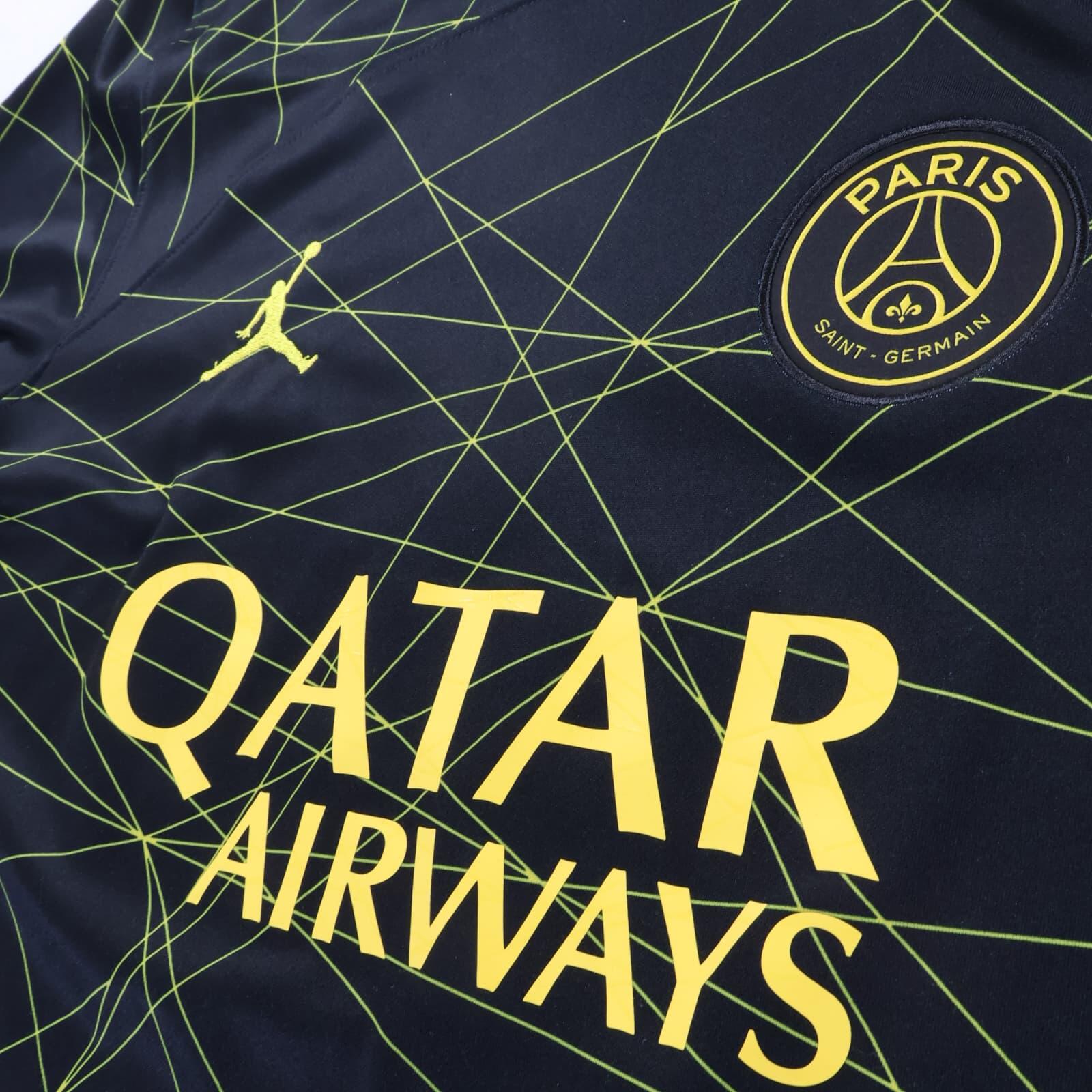 Paris Saint-Germain F.C Messi #30 2022/23 Fourth Shirt - M