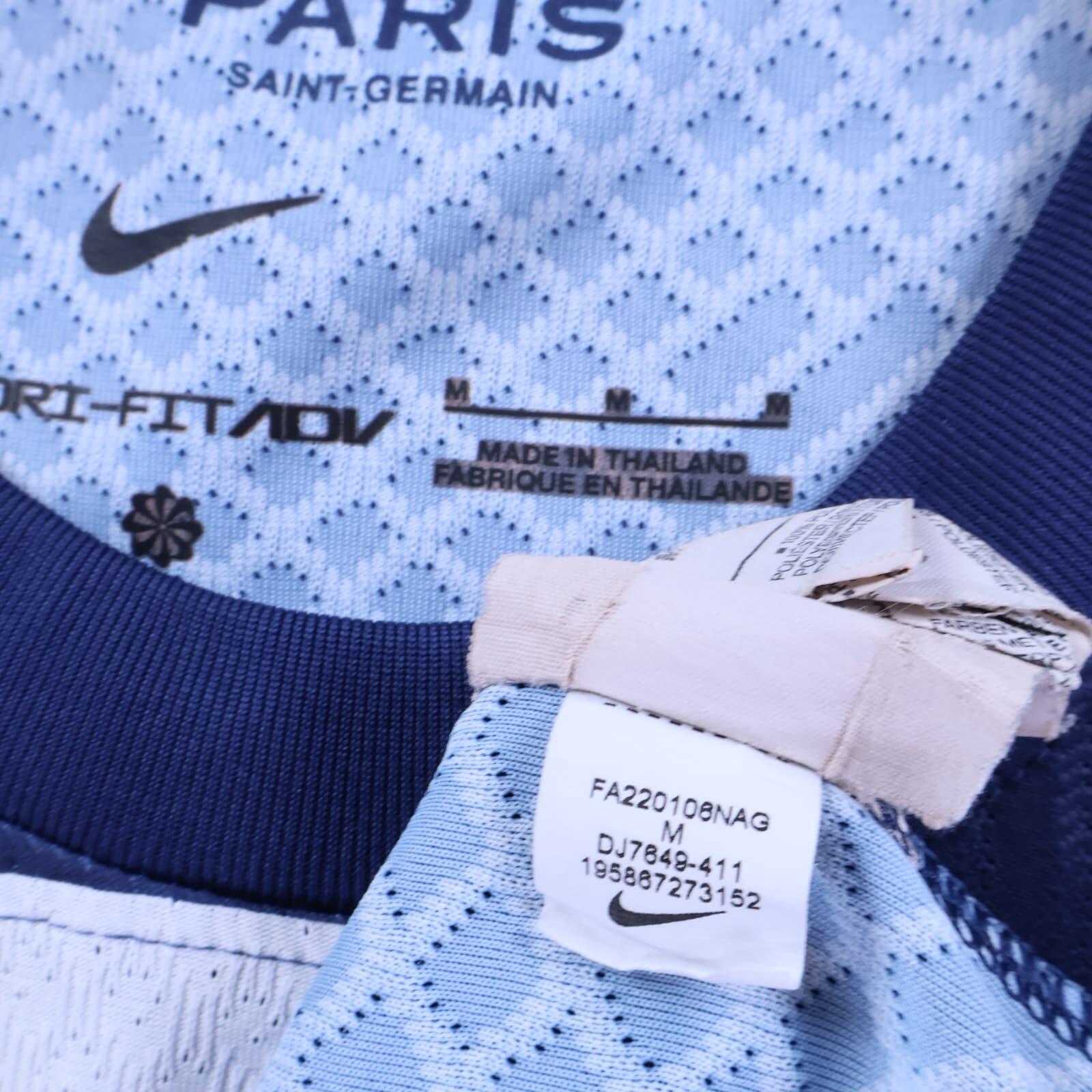Paris Saint-Germain F.C Mbappé #7 2022/23 Home Shirt - M