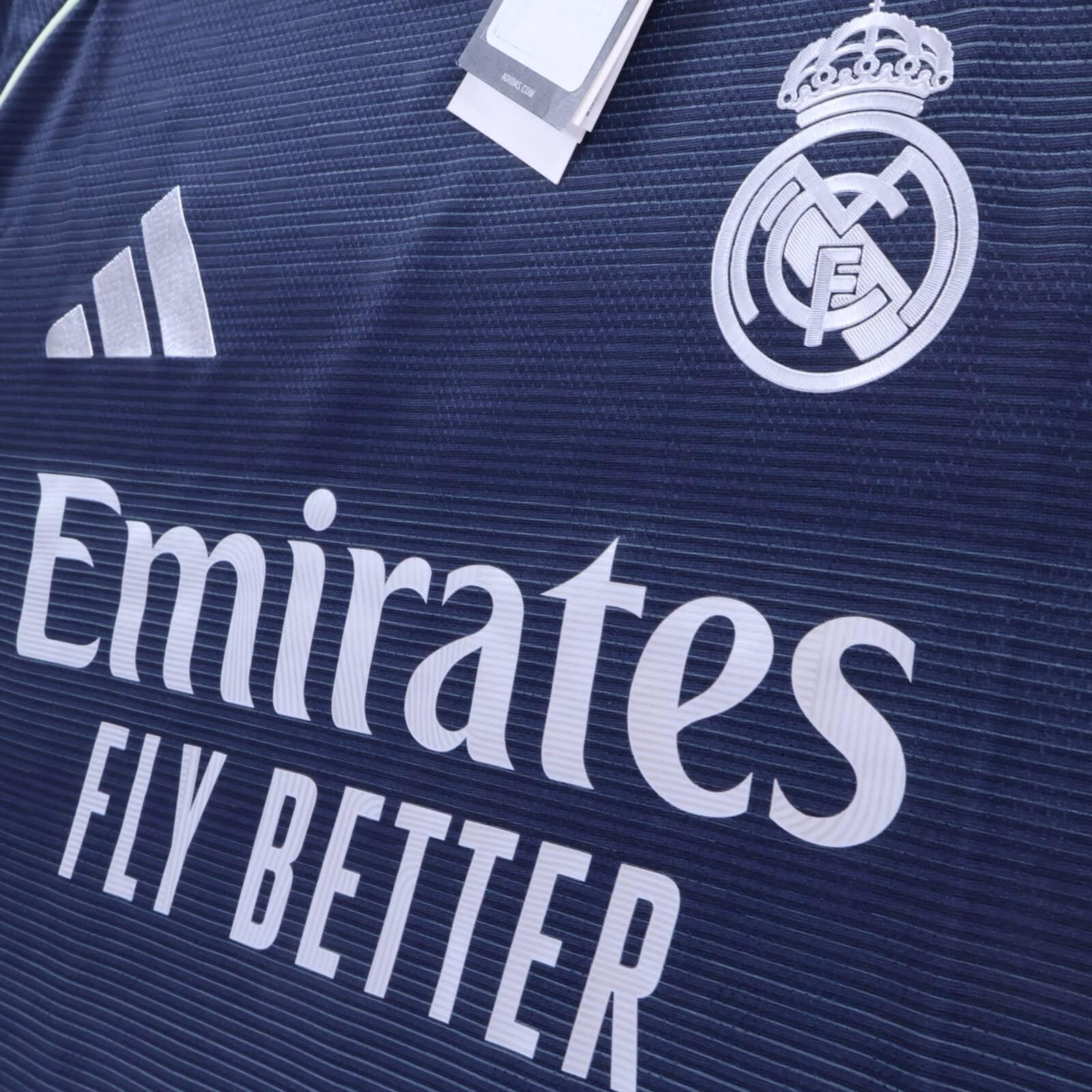 *NWT* Real Madrid Valverde #8 2025/26 Away Shirt - Player Issue - L