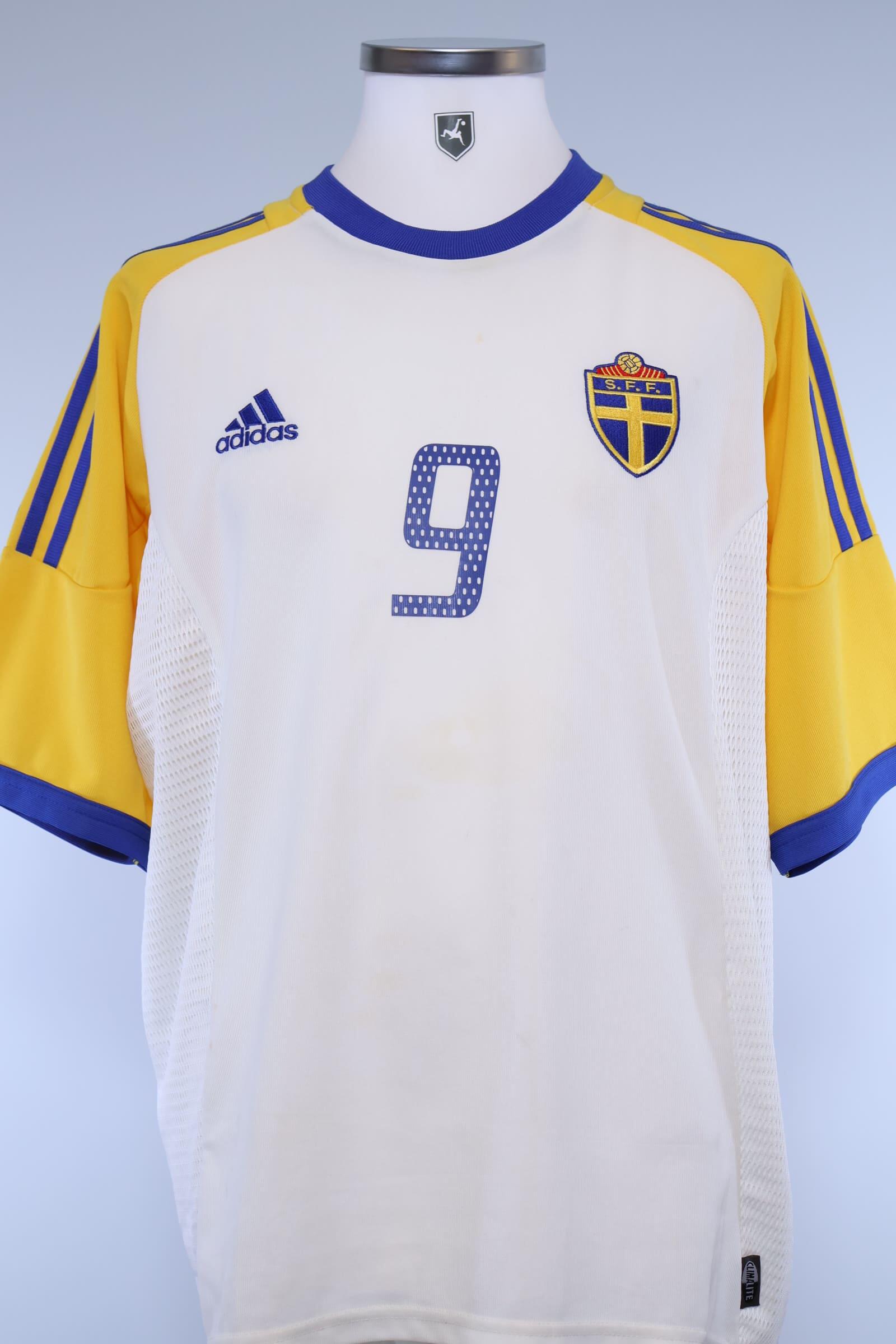 Sweden 2001/02 Ljungberg #9 Away Shirt - XLAuthentic Original Football Shirt