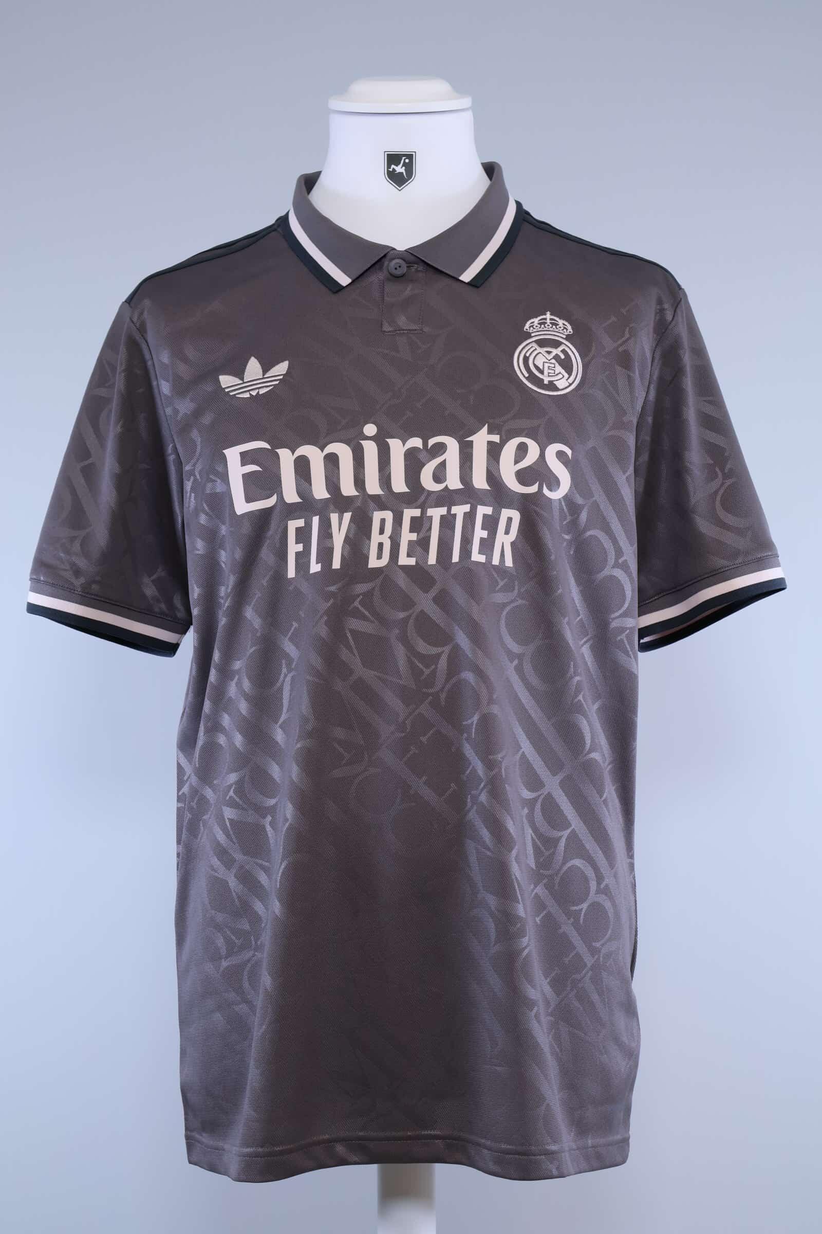 Real Madrid 2024/25 Third Shirt - L Authenic Original Football Shirt