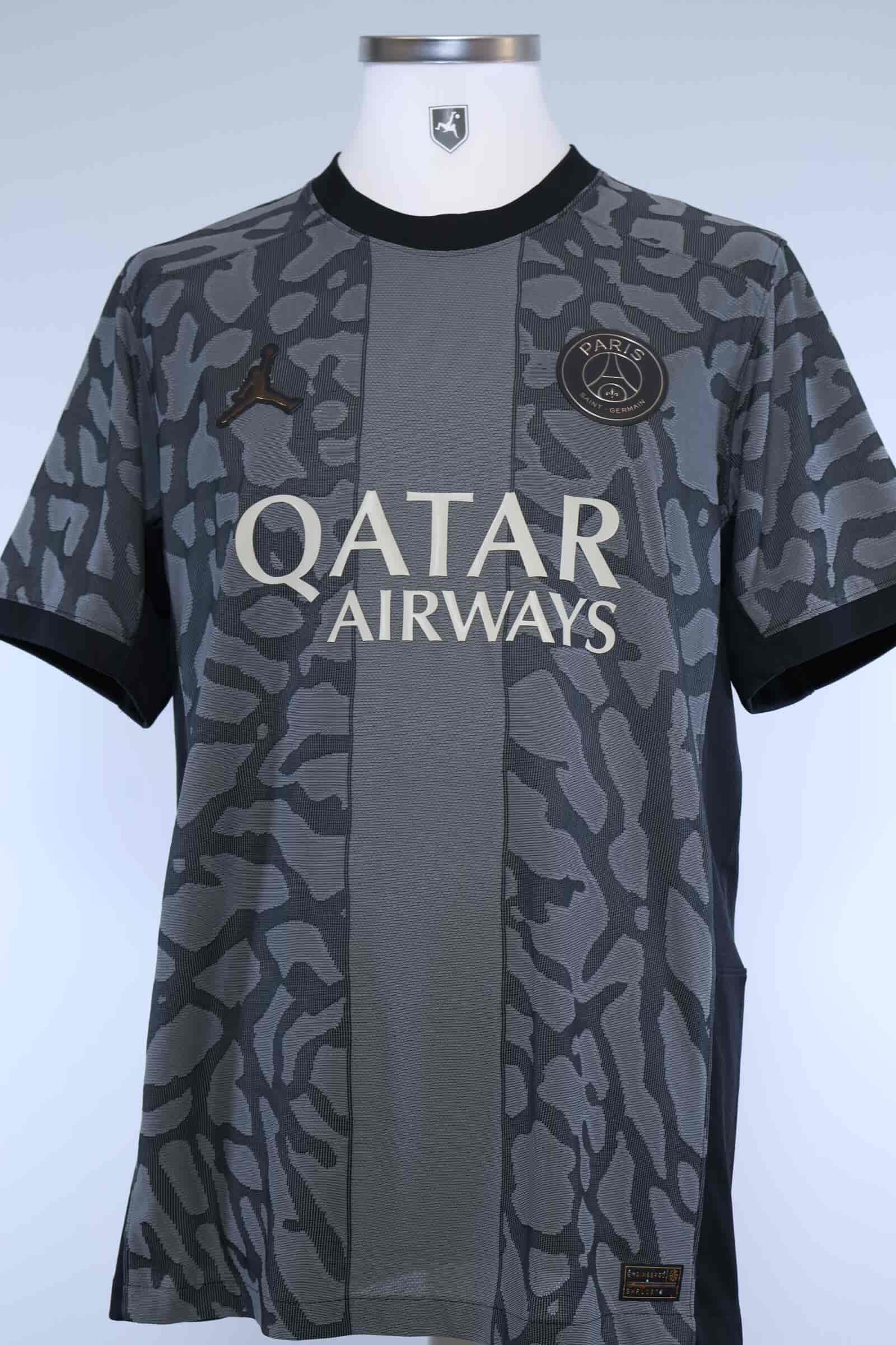 Paris Saint-Germain F.C 2023/24 Mbappé #7 Third Shirt - L Authenic Original Football Shirt