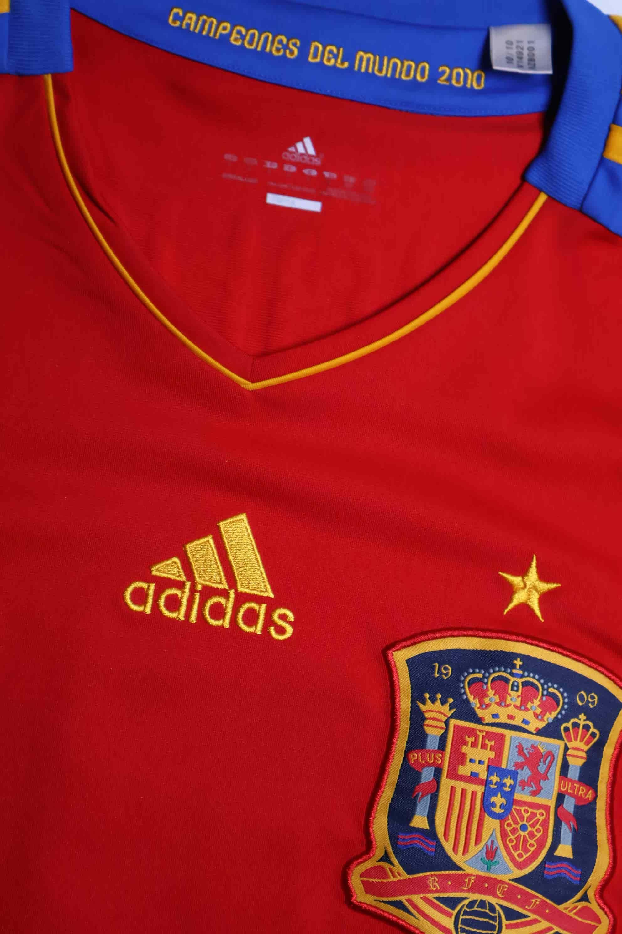 Spain 2010/12 Pique #3 Home Shirt - L- TAGS