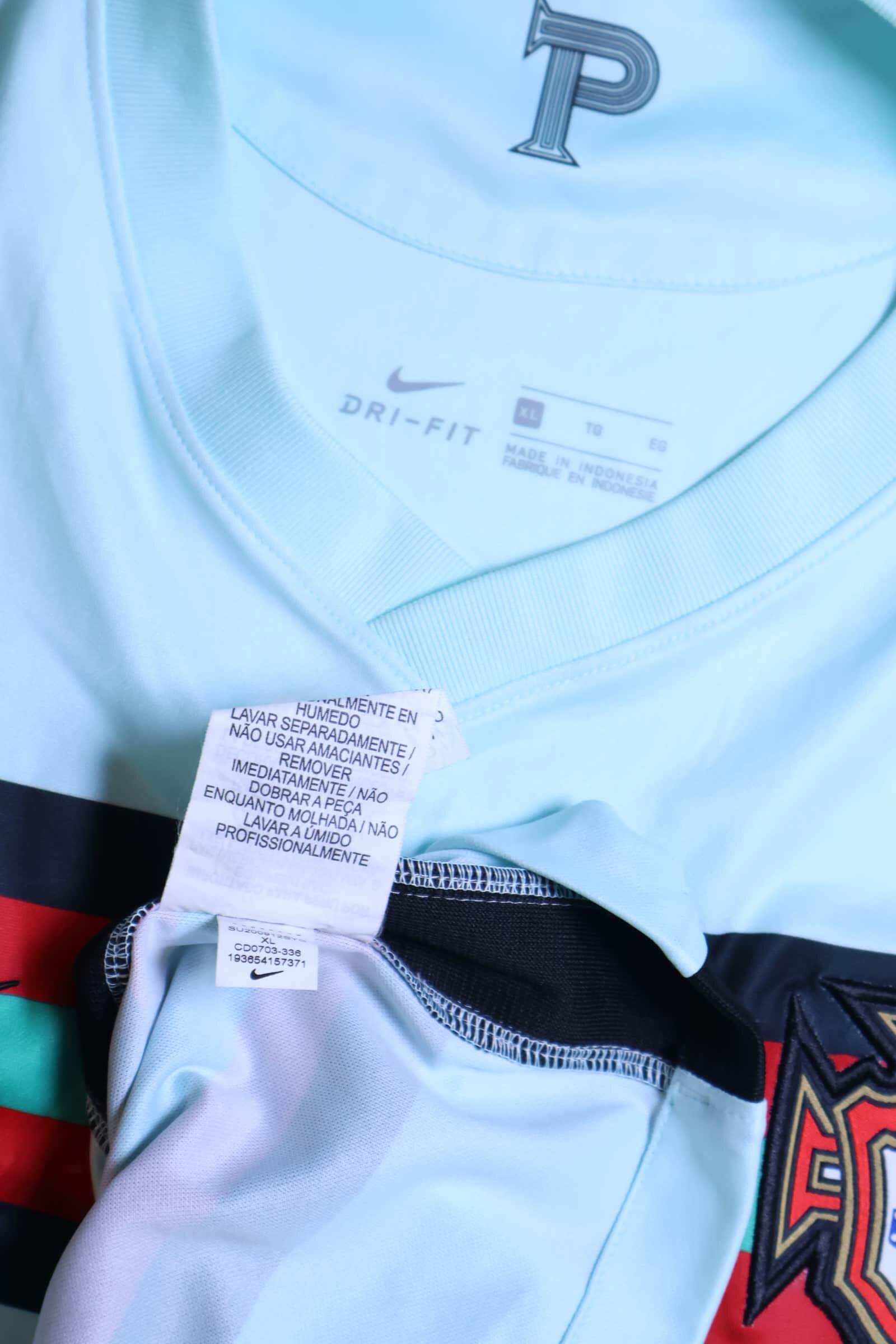 Portugal 2020/21 Away Shirt - XL