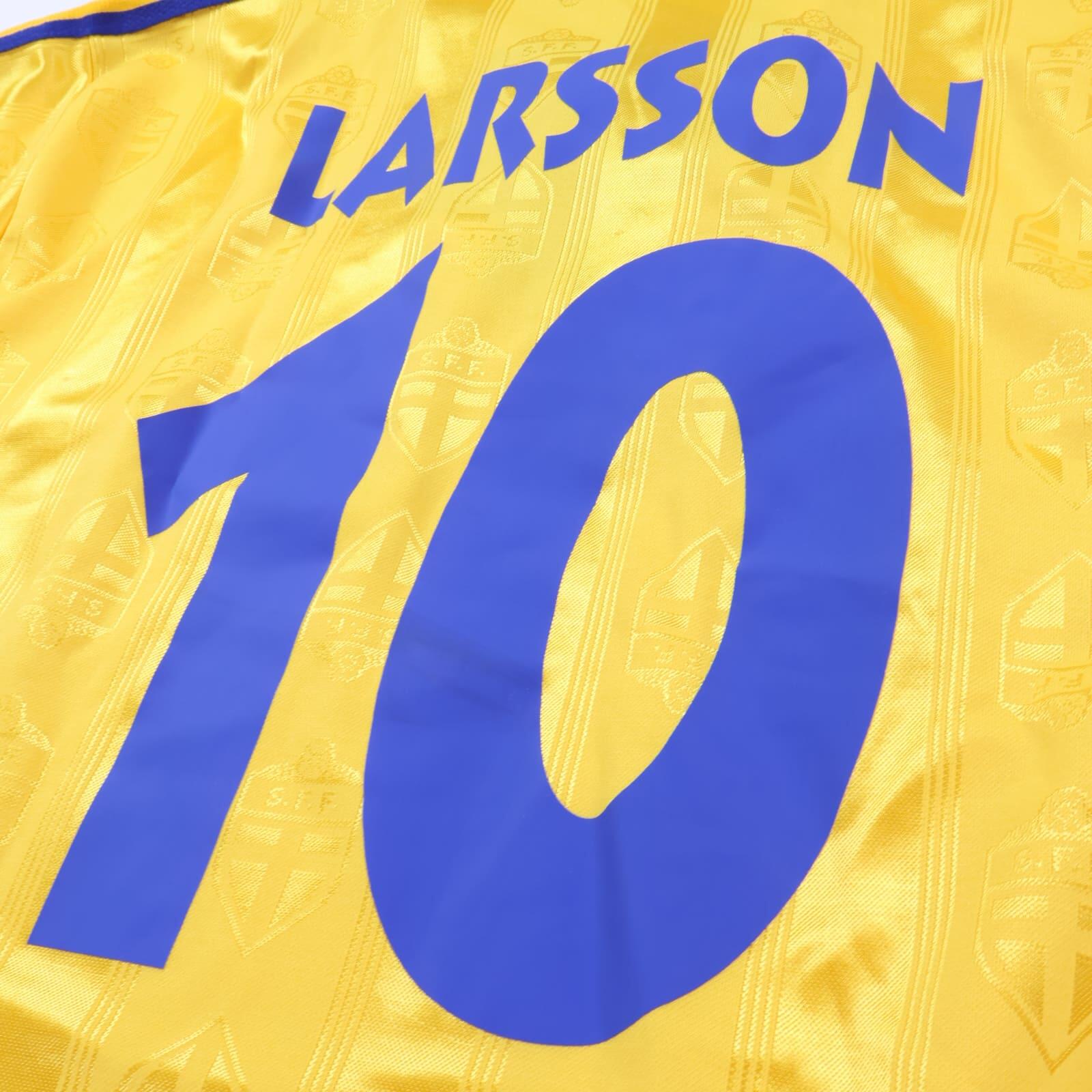 Sweden Larsson #10 1998/99 Home Shirt - XL