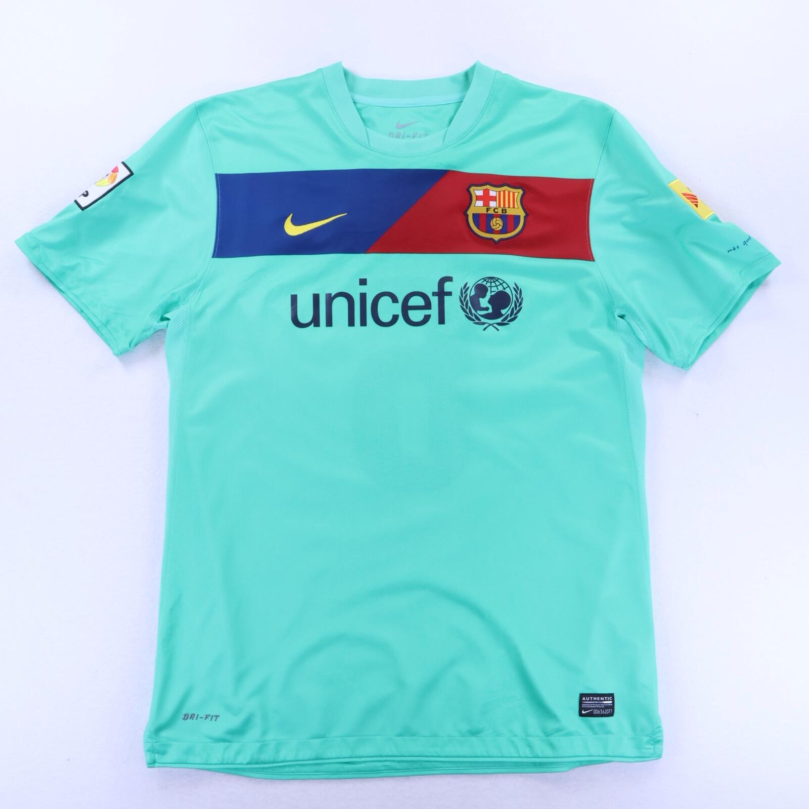 Barcelona Xavi #6 2010/11 Away Shirt - L